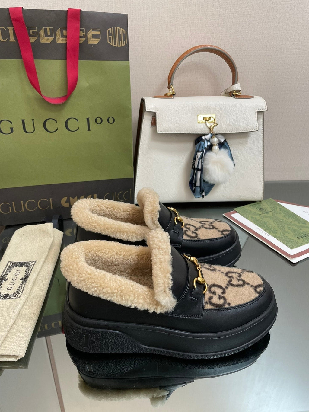 GUCCI LOAFER IN CAMEL BROWN JACQUARD AND BLACK CALFSKIN WITH BEIGE WOOL LINING