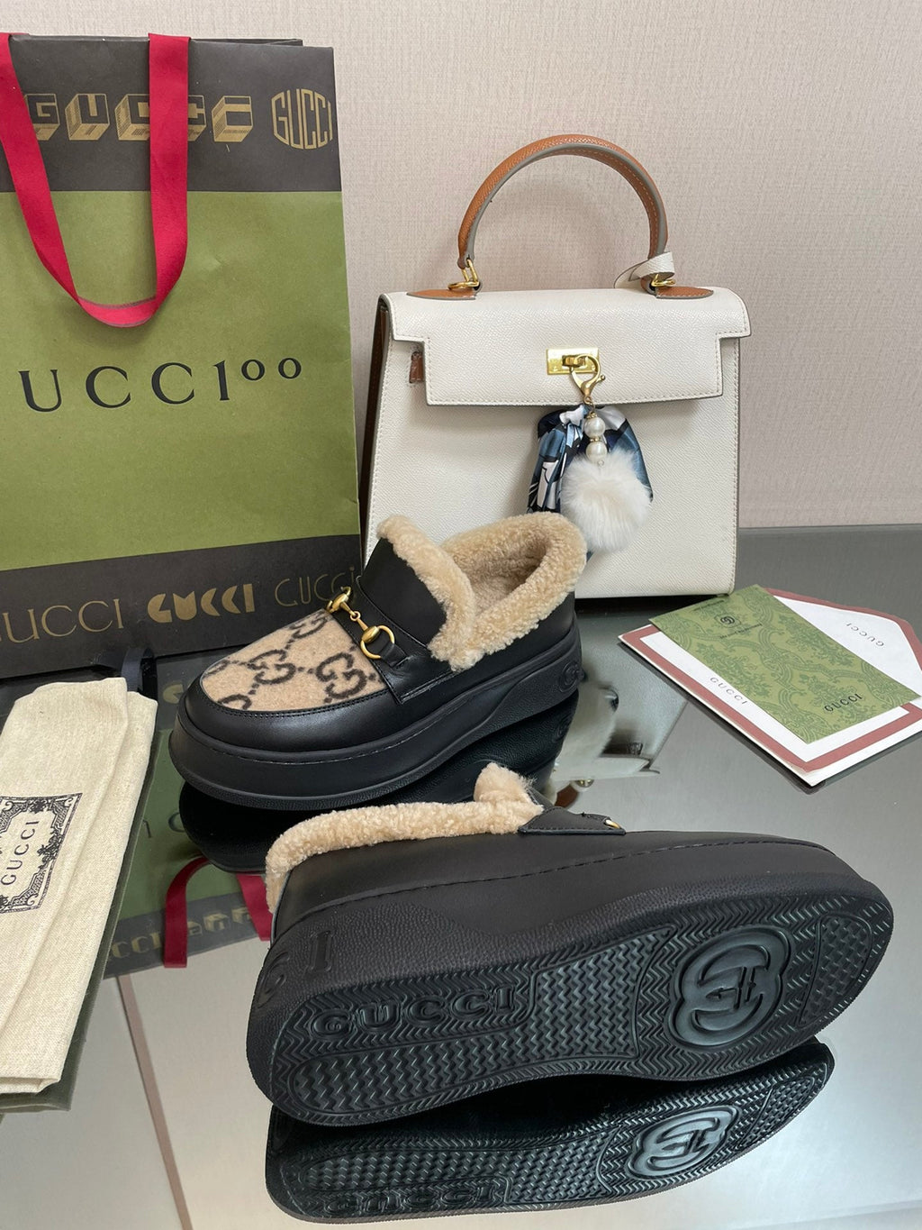 GUCCI LOAFER IN CAMEL BROWN JACQUARD AND BLACK CALFSKIN WITH BEIGE WOOL LINING