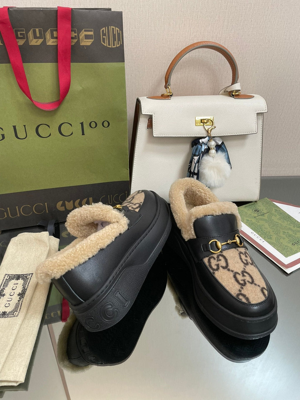 GUCCI LOAFER IN CAMEL BROWN JACQUARD AND BLACK CALFSKIN WITH BEIGE WOOL LINING