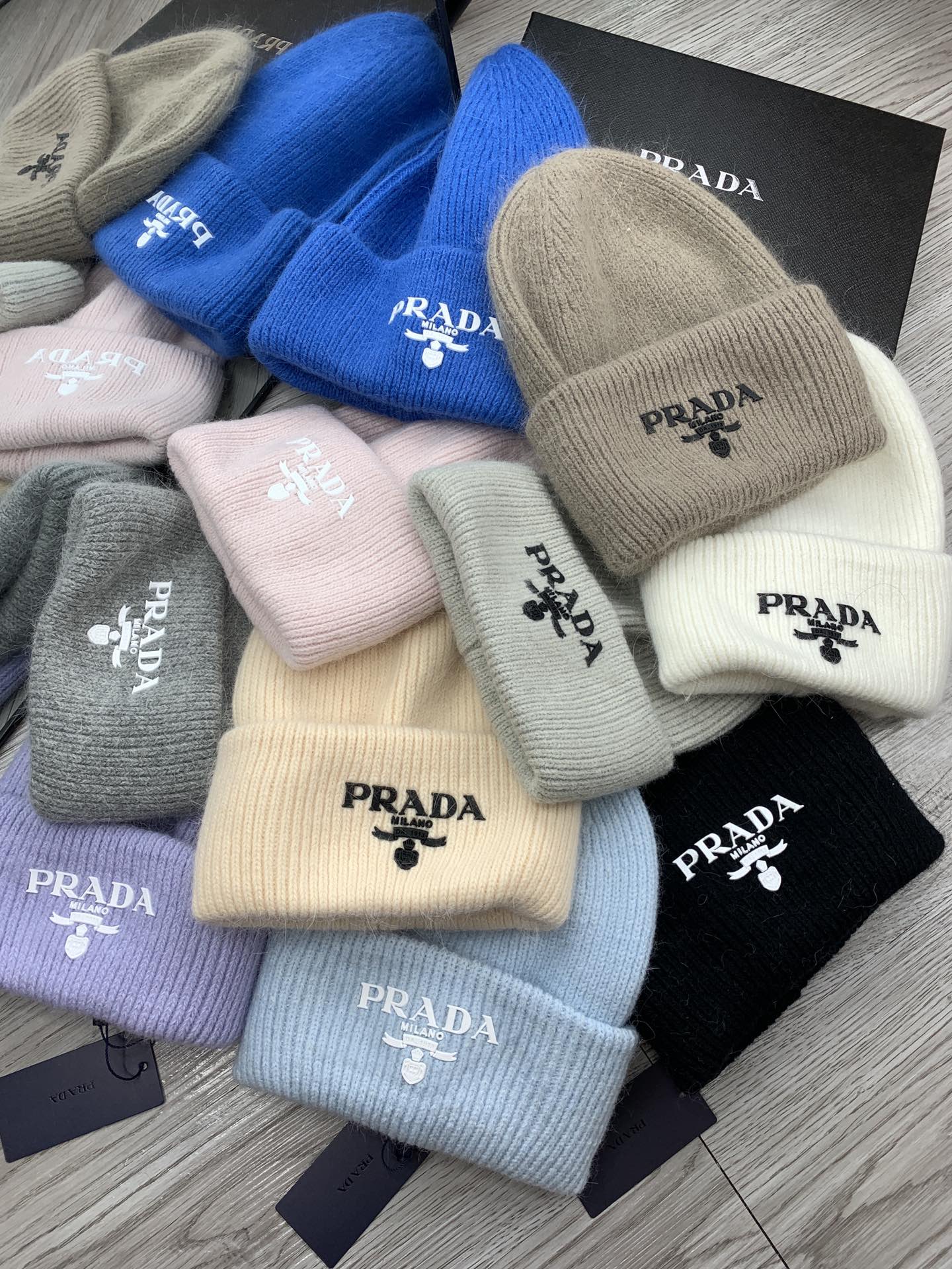 PRADA BEANIE HAT IN DOLPHIN GRAY WOOL 108750