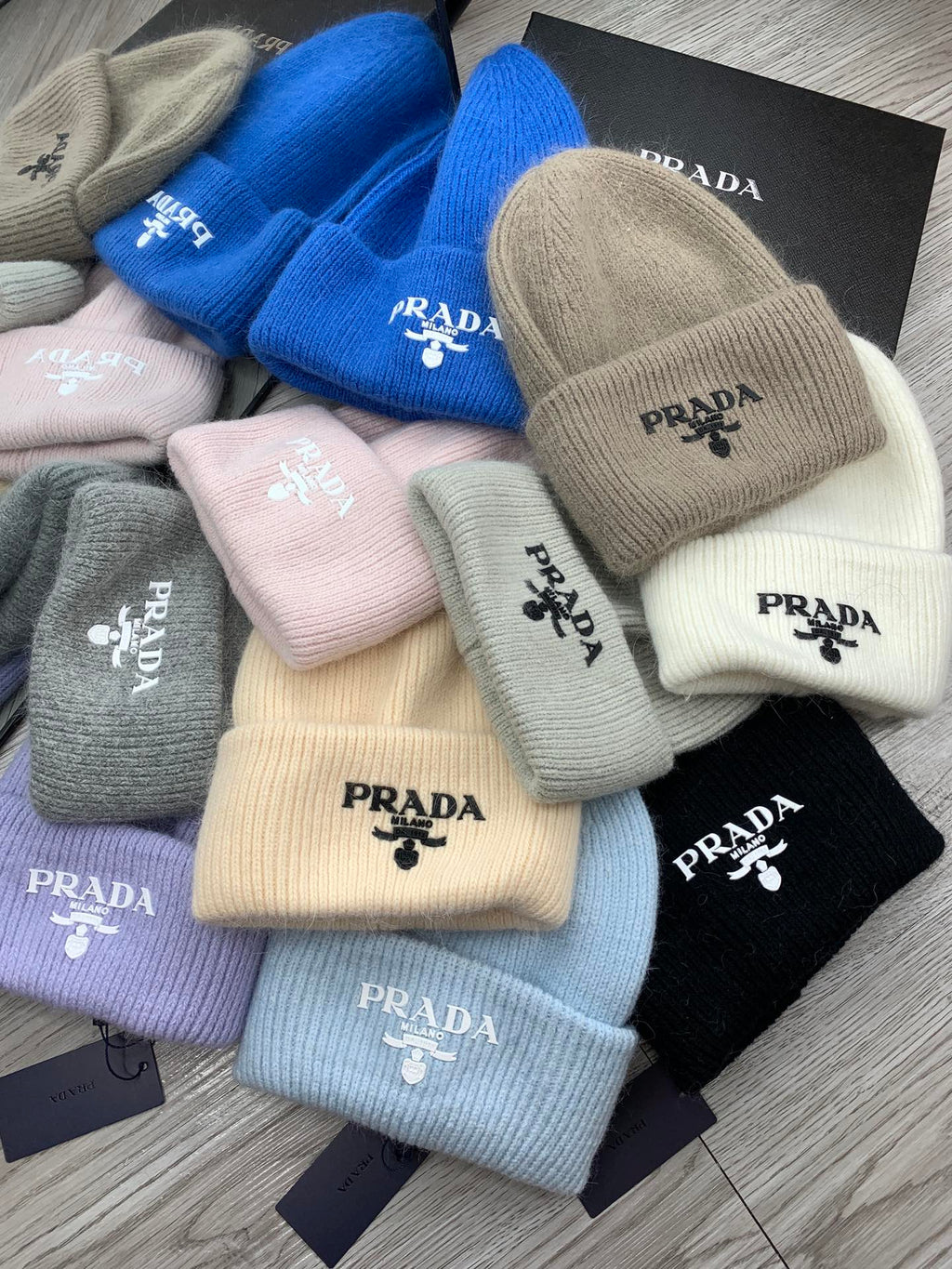 PRADA BEANIE HAT IN BEIGE CREAM WOOL 108745