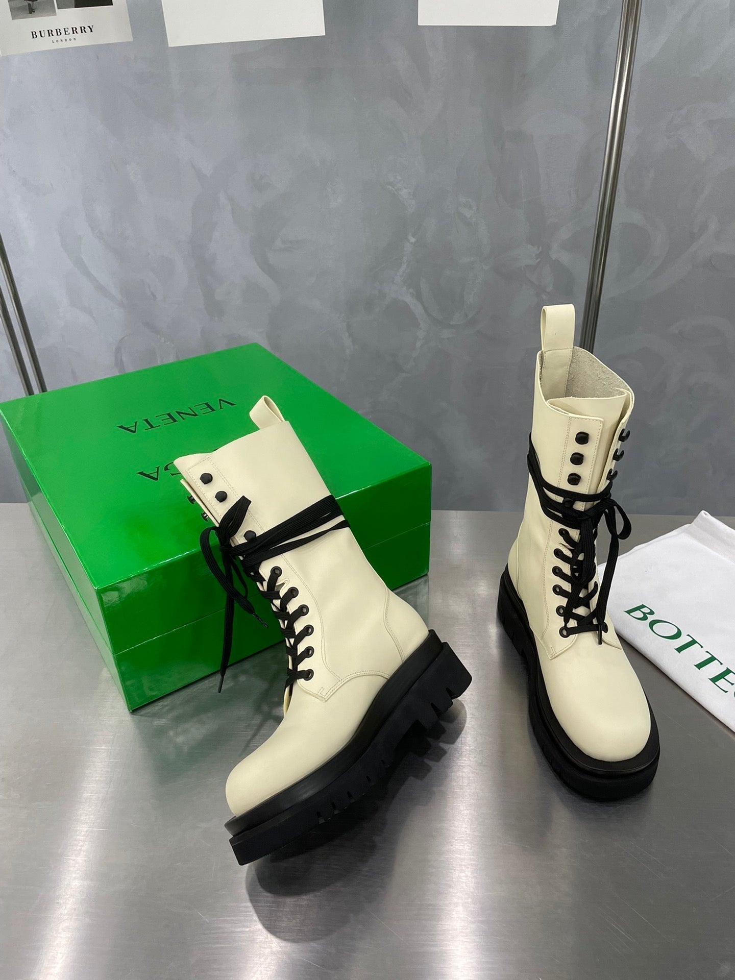 BOTTEGA VENETA LUG LACE-UP BOOT IN BEIGE CREAM CALFSKIN 7 CM