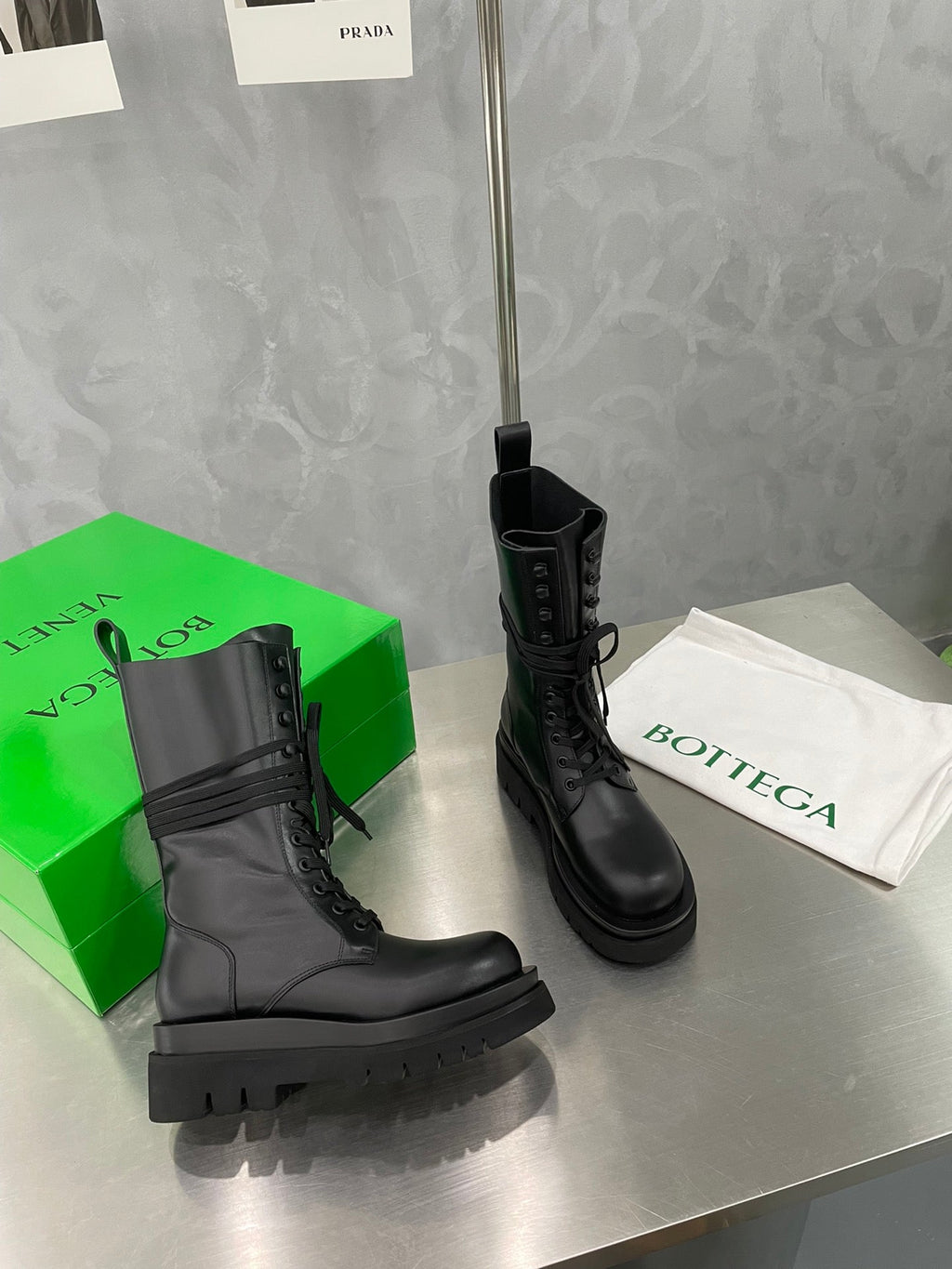 BOTTEGA VENETA LUG LACE-UP BOOT IN BLACK CALFSKIN 7 CM