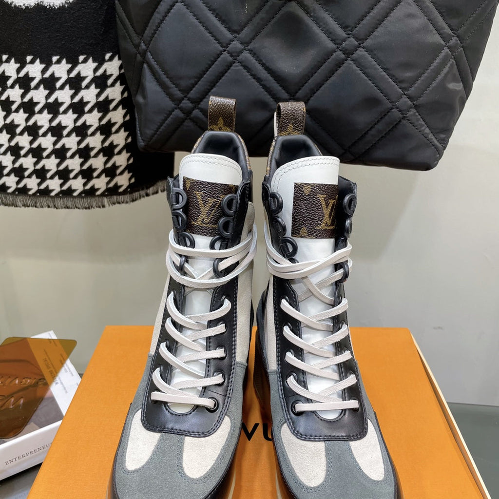 LOUIS VUITTON LAUREATE PLATFORM BOOTS IN WHITE CALFSKIN AND COIN GRAY SUEDE