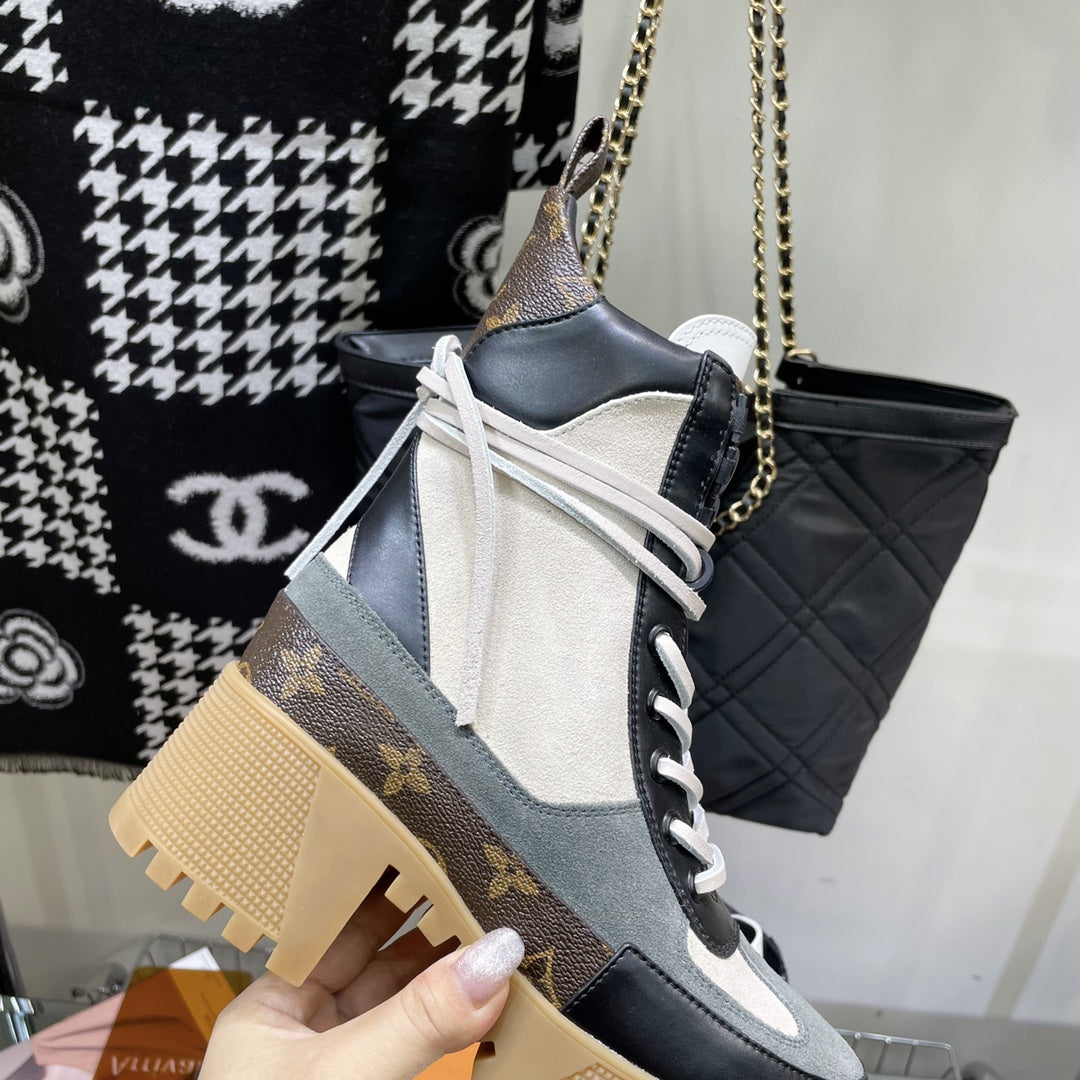 LOUIS VUITTON LAUREATE PLATFORM BOOTS IN WHITE CALFSKIN AND COIN GRAY SUEDE