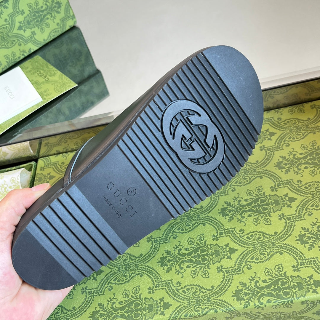 GUCCI INTERLOCKING G MULE IN BLACK CALFSKIN