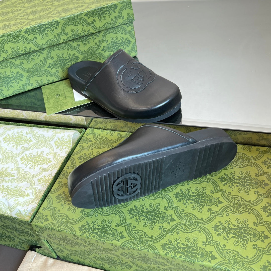 GUCCI INTERLOCKING G MULE IN BLACK CALFSKIN