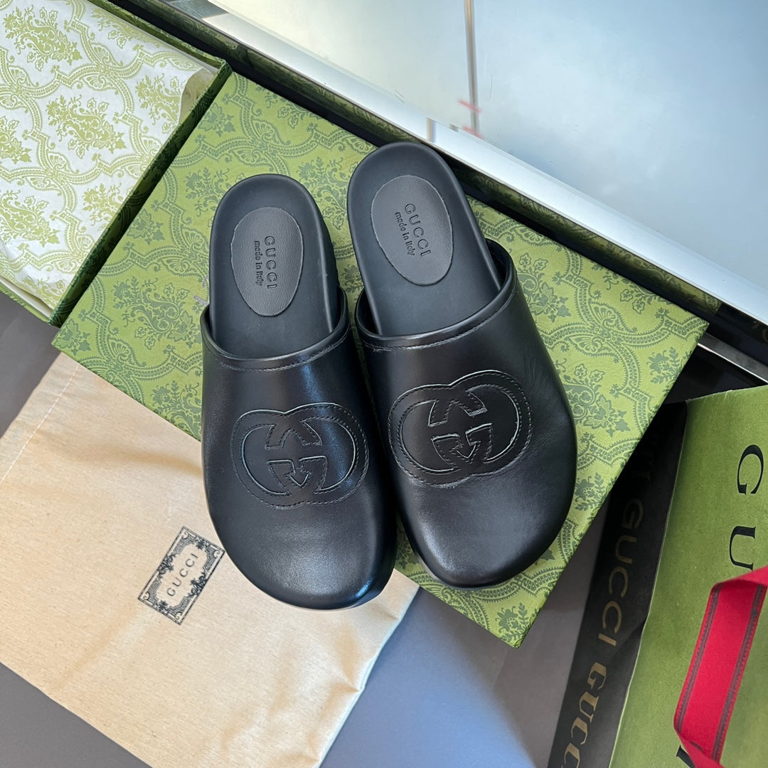 GUCCI INTERLOCKING G MULE IN BLACK CALFSKIN