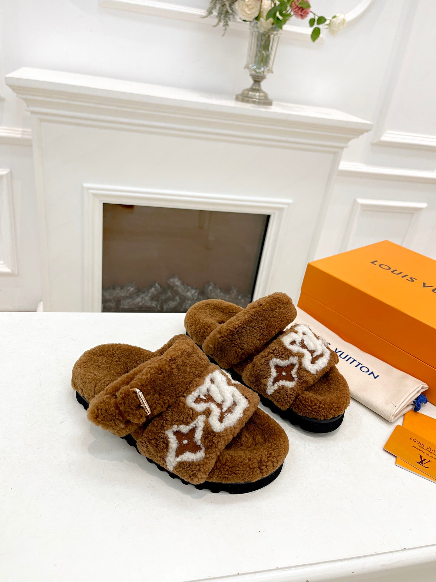 LOUIS VUITTON DAD SANDAL MULE IN CARAMEL BROWN MIX WHITE FLEECE