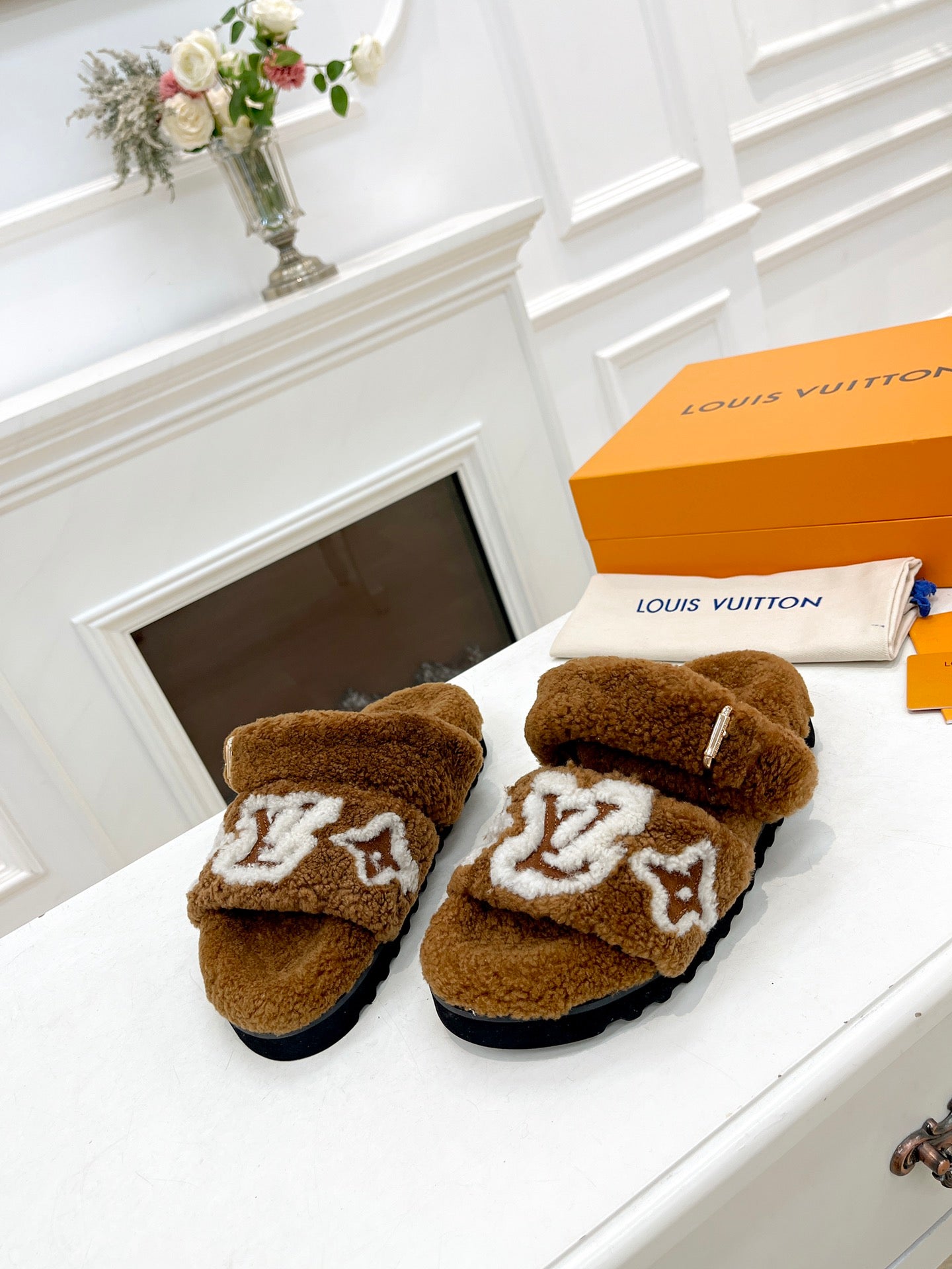 LOUIS VUITTON DAD SANDAL MULE IN CARAMEL BROWN MIX WHITE FLEECE