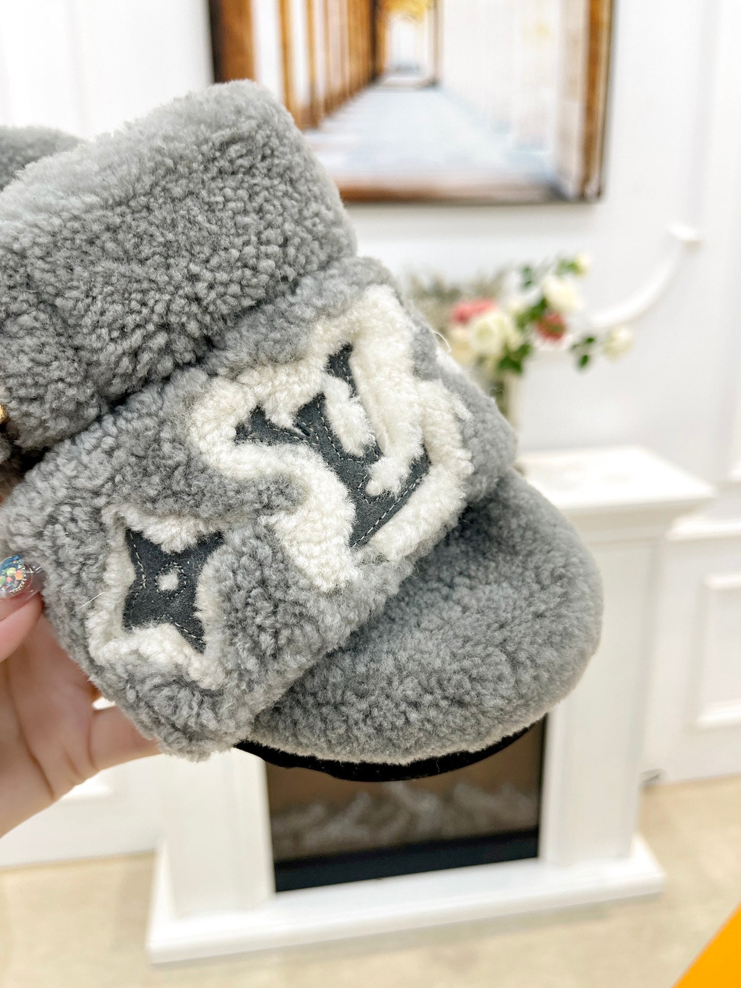 LOUIS VUITTON DAD SANDAL MULE IN SHADOW GRAY MIX WHITE FLEECE