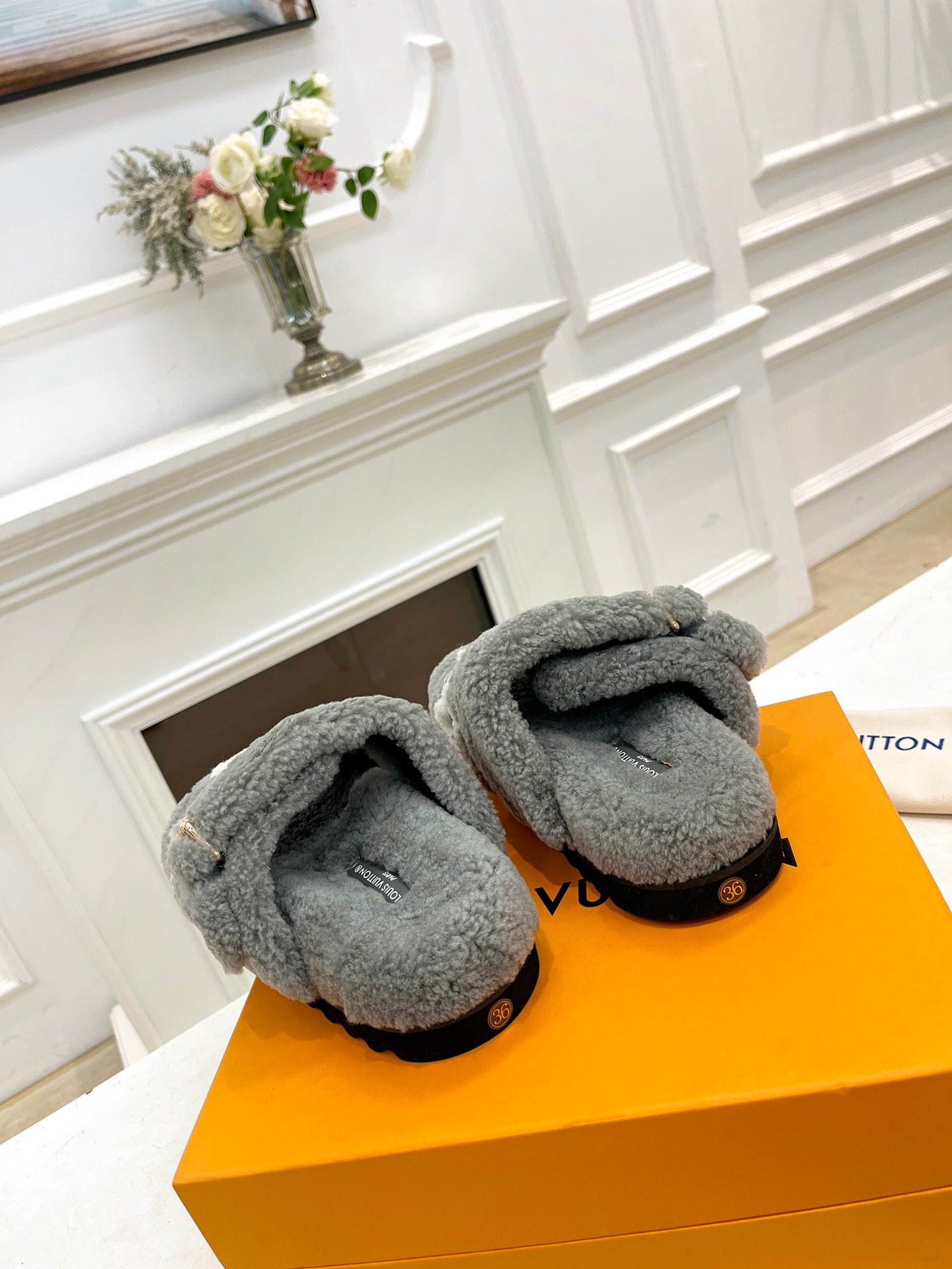 LOUIS VUITTON DAD SANDAL MULE IN SHADOW GRAY MIX WHITE FLEECE