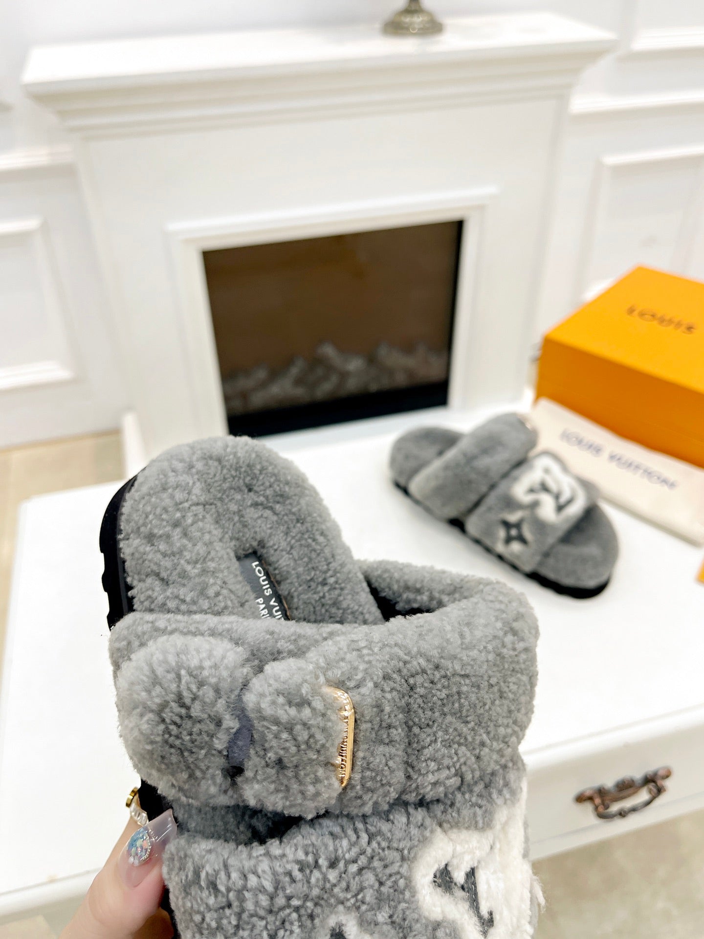 LOUIS VUITTON DAD SANDAL MULE IN SHADOW GRAY MIX WHITE FLEECE