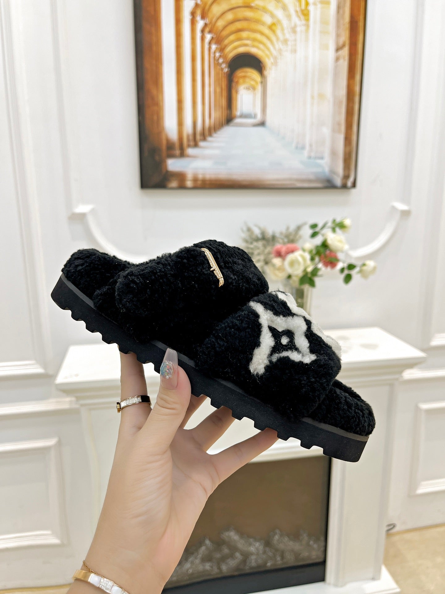 LOUIS VUITTON DAD SANDAL MULE IN BLACK MIX WHITE FLEECE