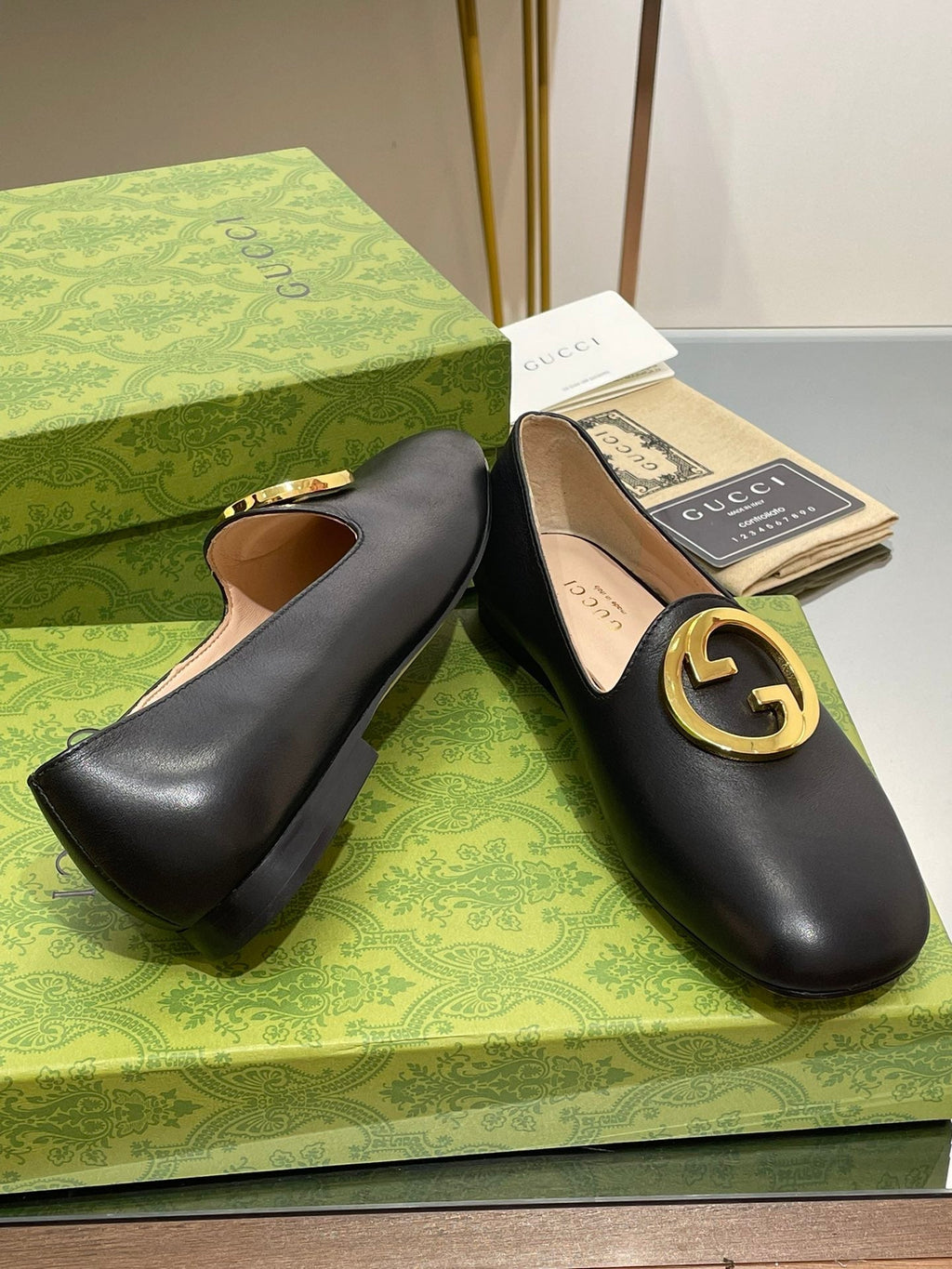 GUCCI BLONDIE LOGO-PLAQUE LOAFERS IN BLACK CALFSKIN WITH GOLD HARDWARE