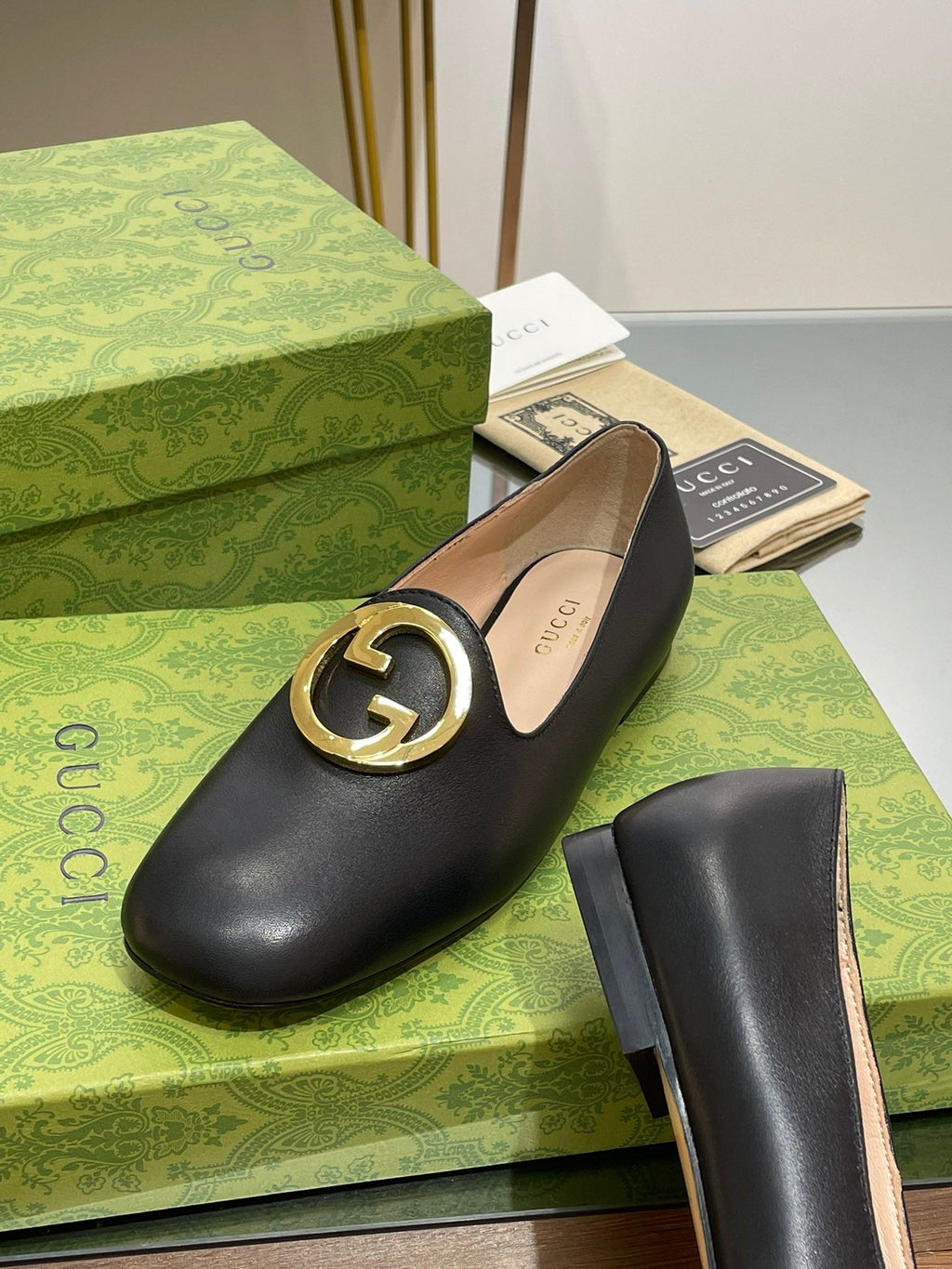 GUCCI BLONDIE LOGO-PLAQUE LOAFERS IN BLACK CALFSKIN WITH GOLD HARDWARE