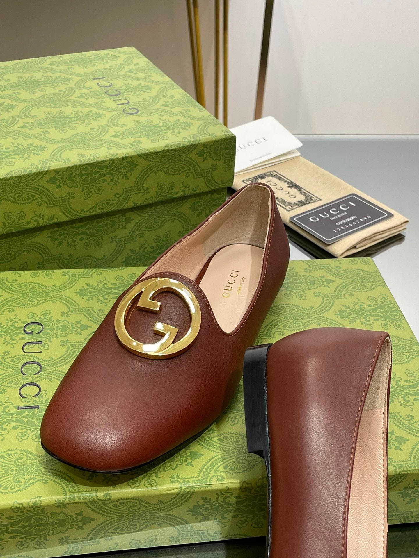 GUCCI BLONDIE LOGO-PLAQUE LOAFERS IN SYRUP BROWN CALFSKIN WITH GOLD HARDWARE