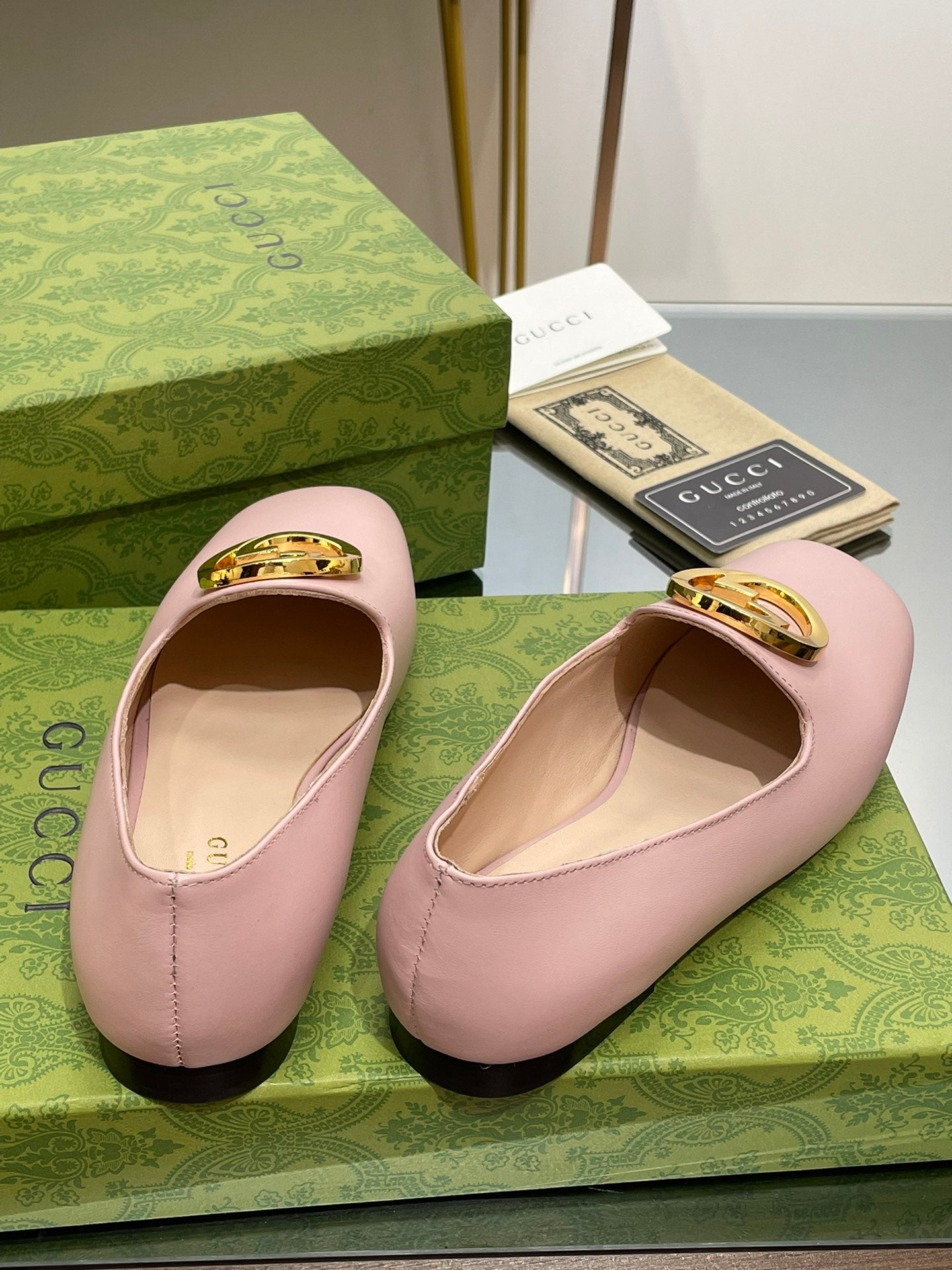 GUCCI BLONDIE LOGO-PLAQUE LOAFERS IN LIGHT PINK CALFSKIN WITH GOLD HARDWARE