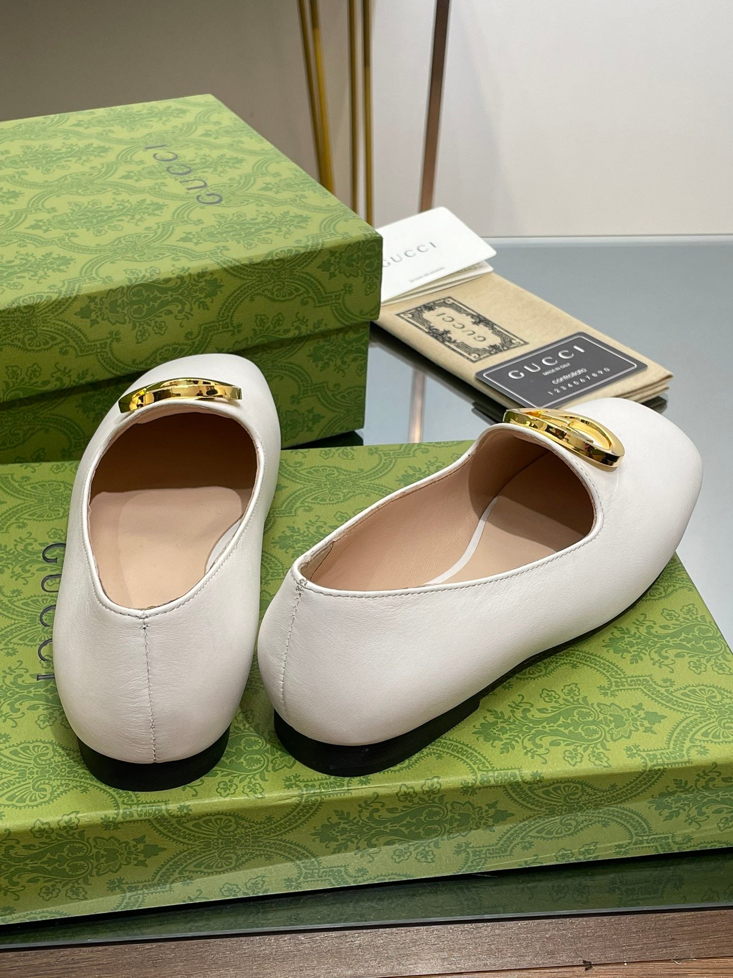 GUCCI BLONDIE LOGO-PLAQUE LOAFERS IN WHITE CALFSKIN WITH GOLD HARDWARE