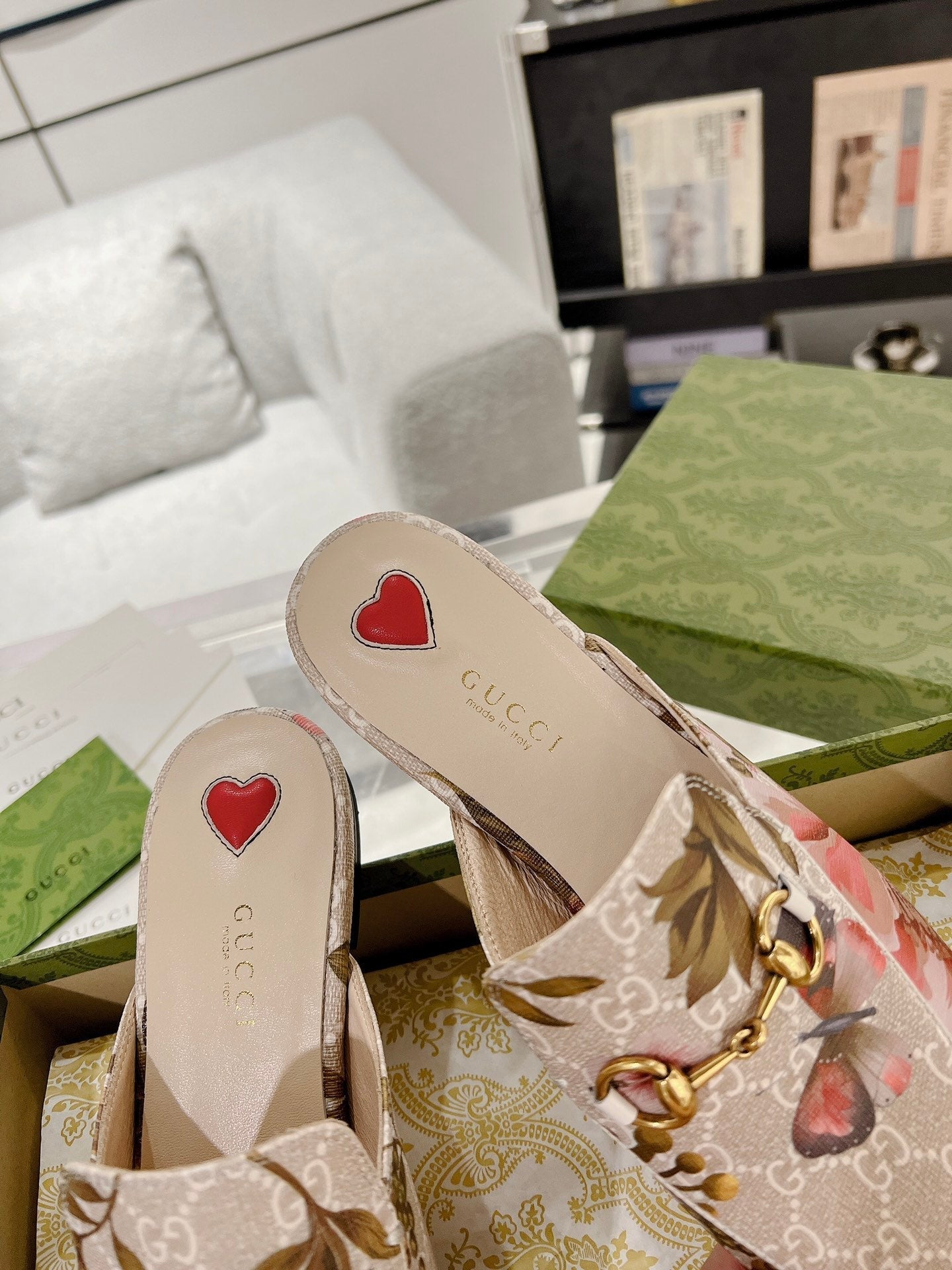GUCCI HORSEBIT FLOWER SLIPPER MULE IN LINEN BEIGE MONOGRAM JACQUARD FABRIC