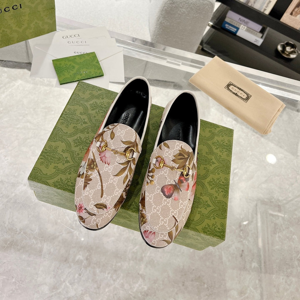 GUCCI HORSEBIT LOAFER WITH FLOWER PRINT IN LINEN BEIGE MONOGRAM JACQUARD FABRIC