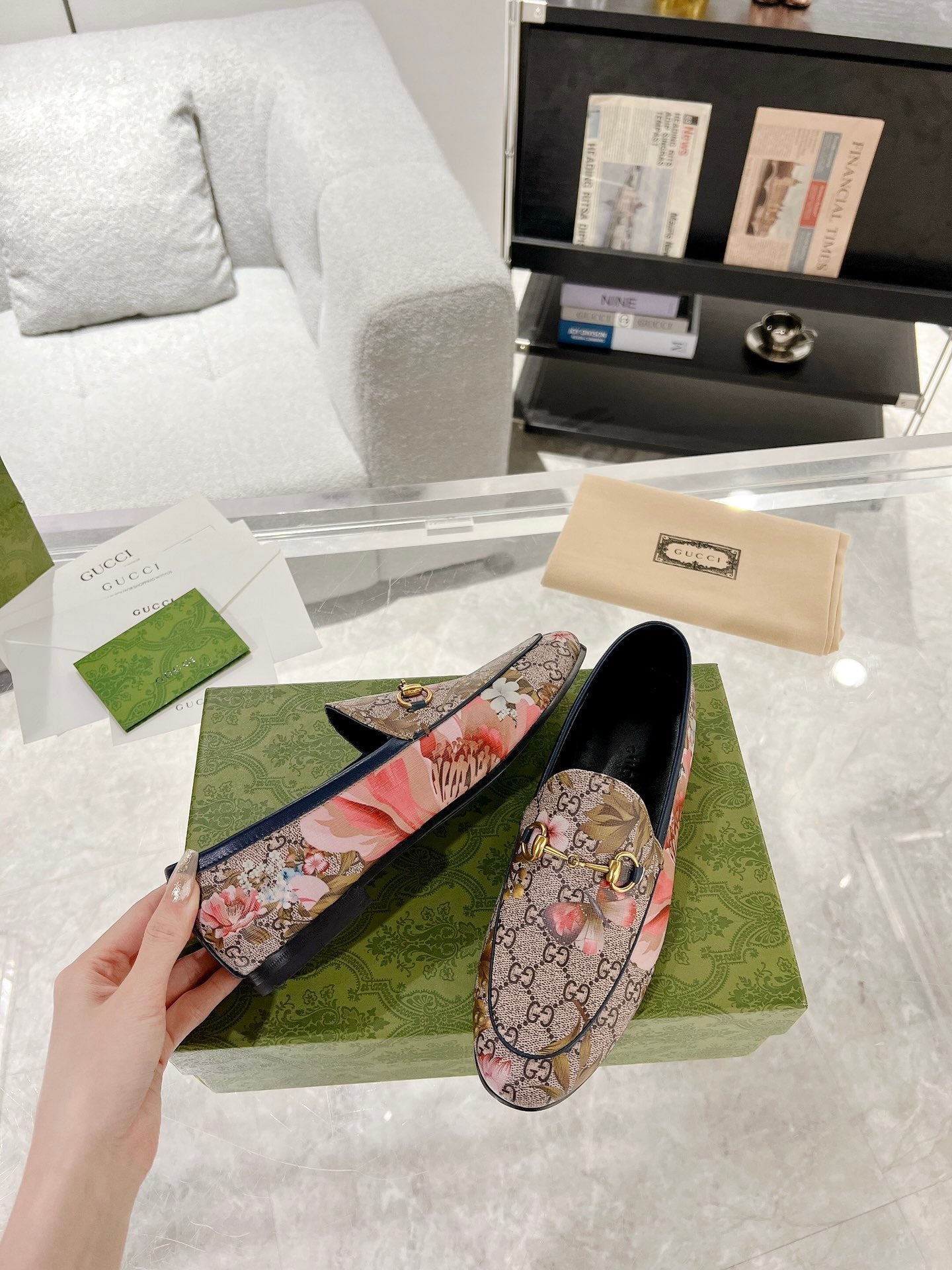 GUCCI HORSEBIT LOAFER WITH FLOWER PRINT IN DARK BEIGE MONOGRAM JACQUARD FABRIC