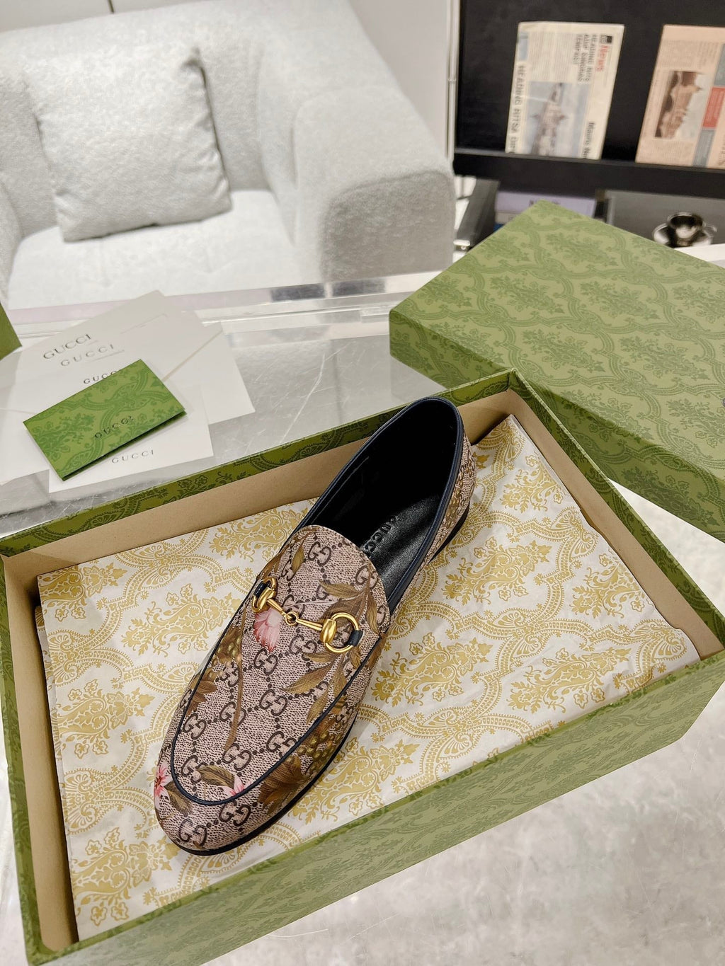 GUCCI HORSEBIT LOAFER WITH FLOWER PRINT IN DARK BEIGE MONOGRAM JACQUARD FABRIC