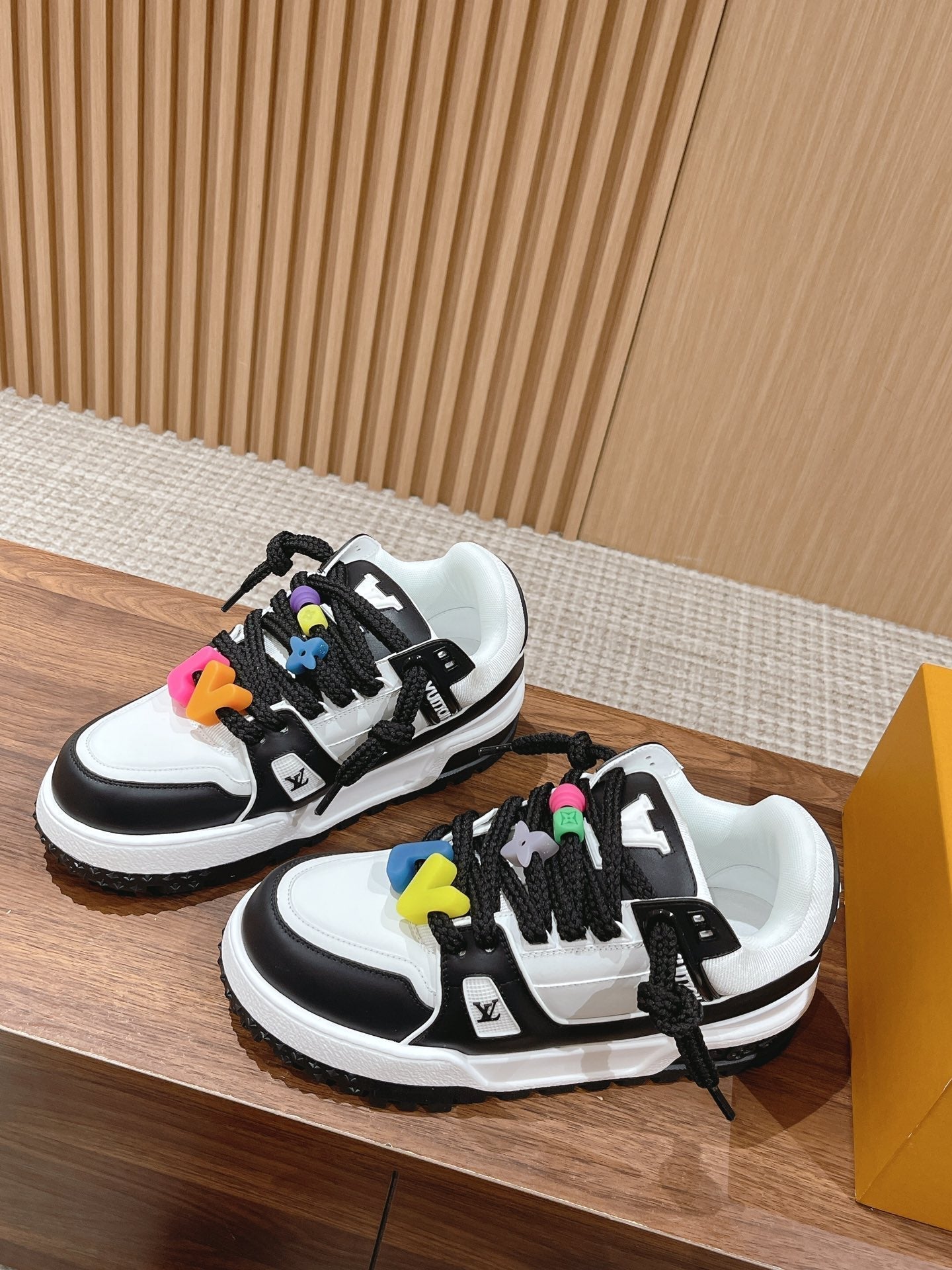 LOUIS VUITTON LV Trainer Maxi Sneaker White Mix Black Calfskin