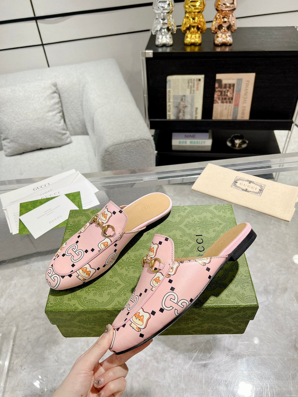 GUCCI HORSEBIT SLIPPER MULE WITH CUTE CAT PRINT IN LIGHT PINK CALFSKIN