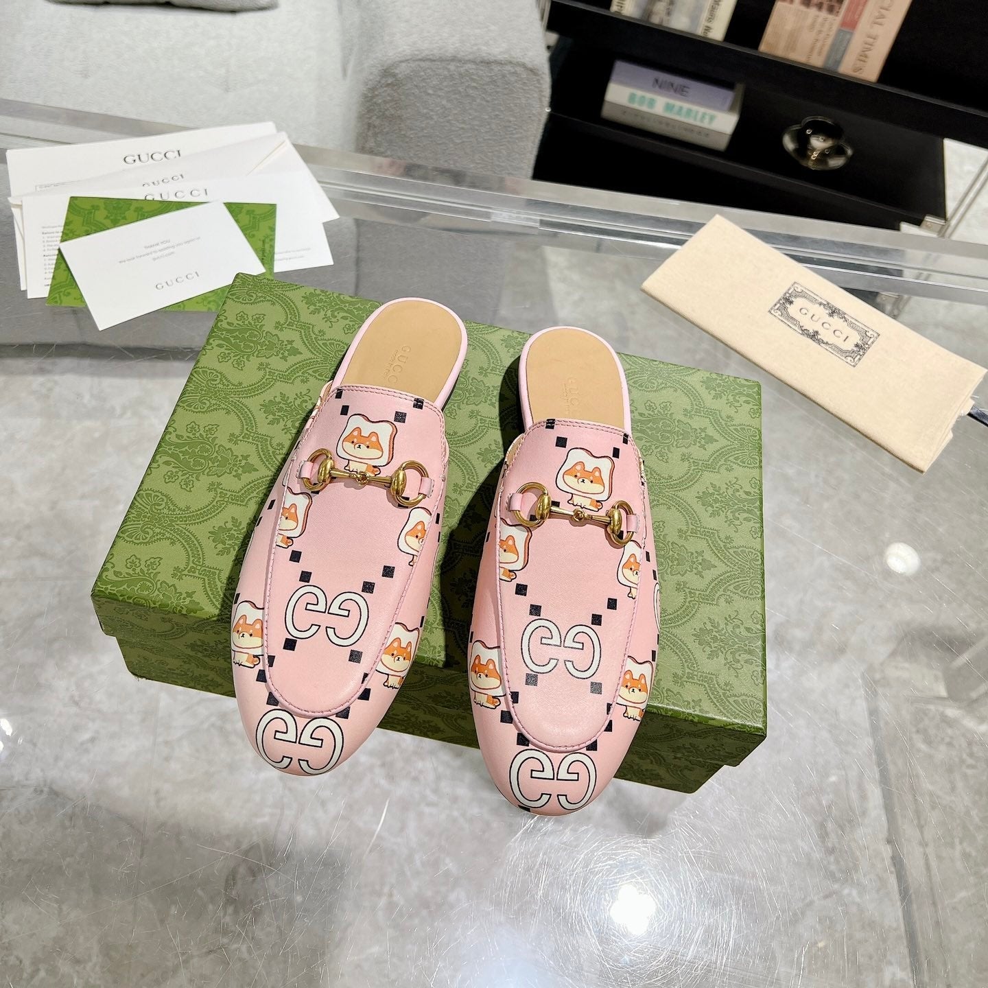 GUCCI HORSEBIT SLIPPER MULE WITH CUTE CAT PRINT IN LIGHT PINK CALFSKIN