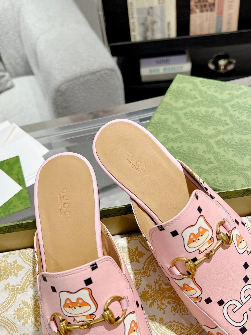 GUCCI HORSEBIT SLIPPER MULE WITH CUTE CAT PRINT IN LIGHT PINK CALFSKIN