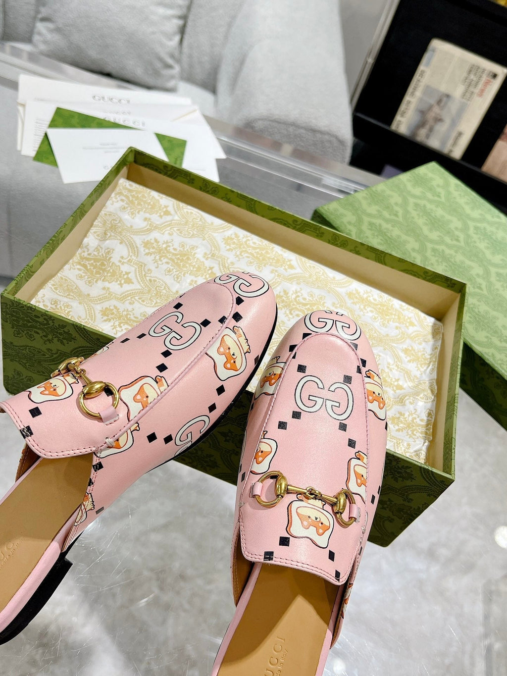 GUCCI HORSEBIT SLIPPER MULE WITH CUTE CAT PRINT IN LIGHT PINK CALFSKIN