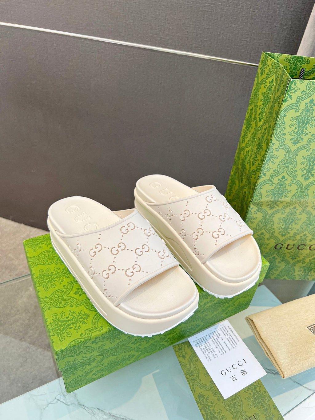 GUCCI PLATFORM SANDALS IN WHITE CREAM MONOGRAM IMPORTED TPU
