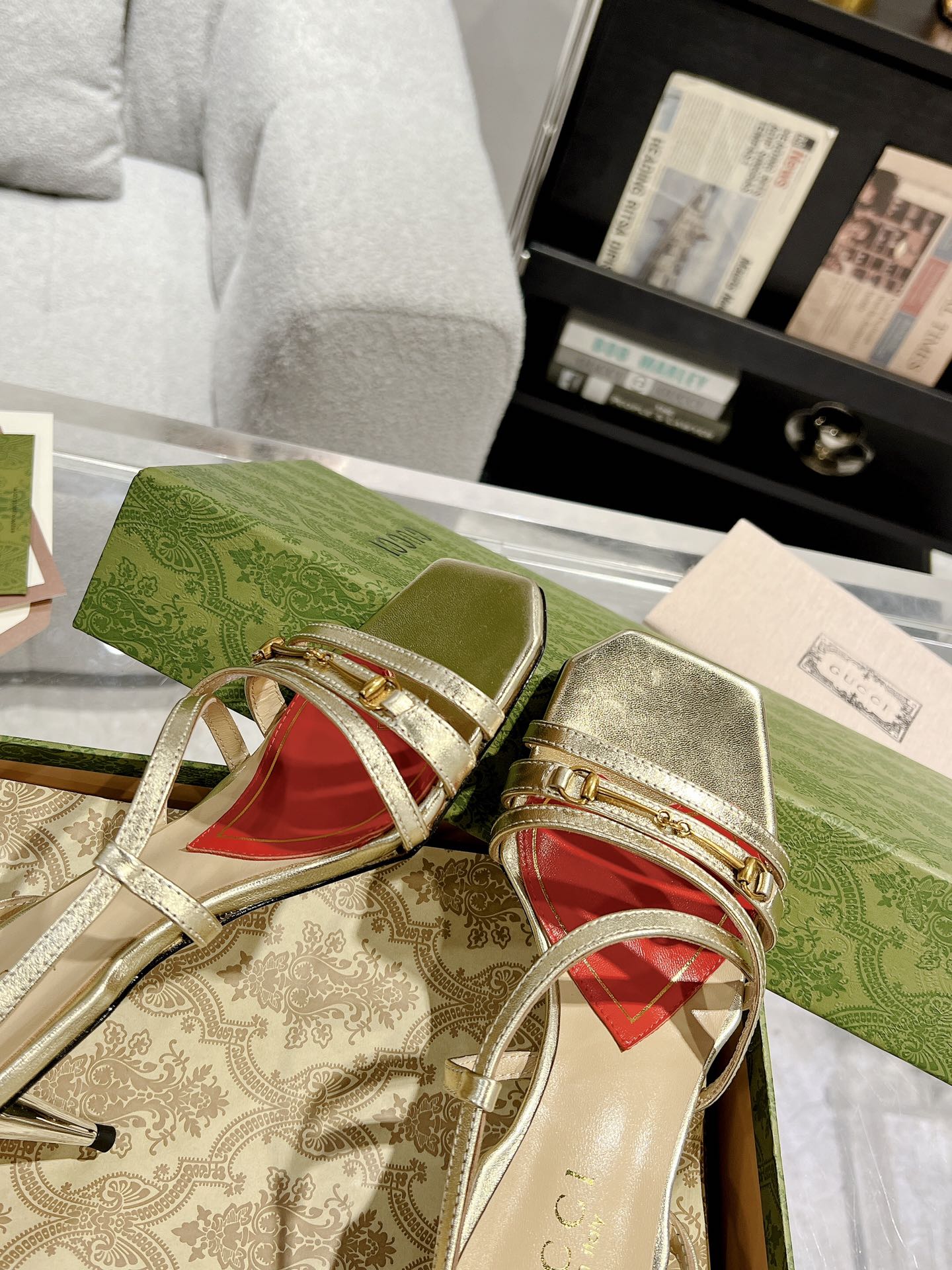 GUCCI CLASSIC STRAPPY HEEL SANDAL METALLIC GOLD CALFSKIN