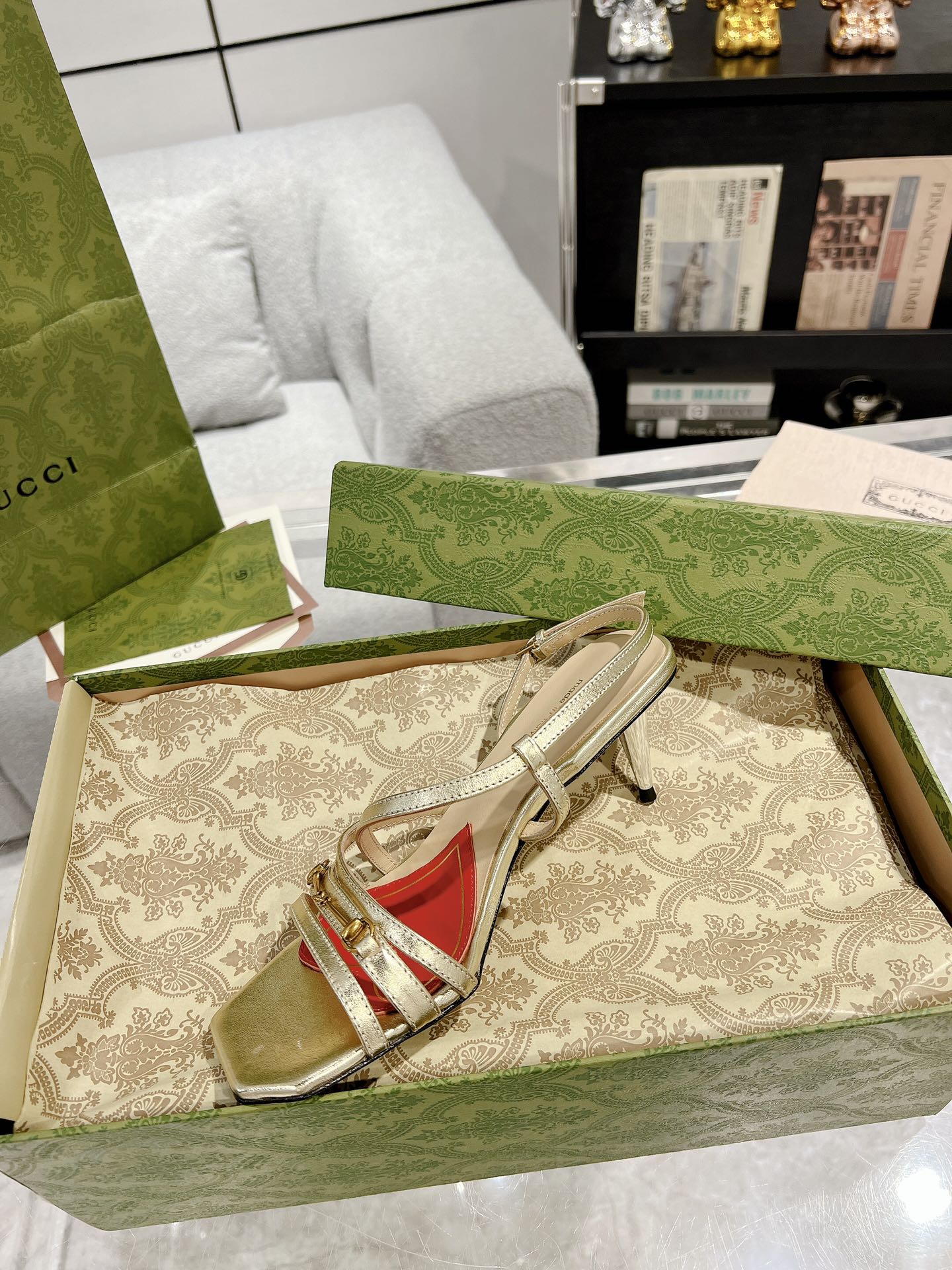 GUCCI HIGH HEEL 65MM IN LIGHT GOLD CALFSKIN WITH RED HEART