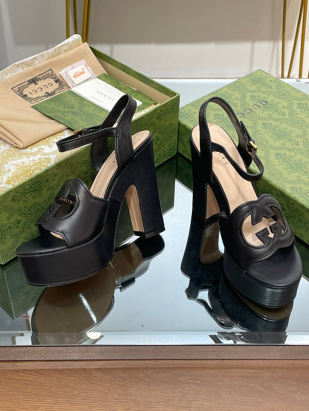 GUCCI 120 INTERLOCKING G SANDAL BLACK CALFSKIN