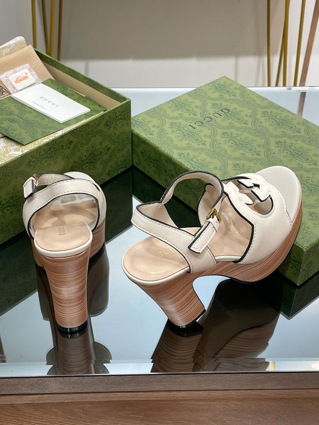 GUCCI 120 INTERLOCKING G SANDAL WHITE CALFSKIN