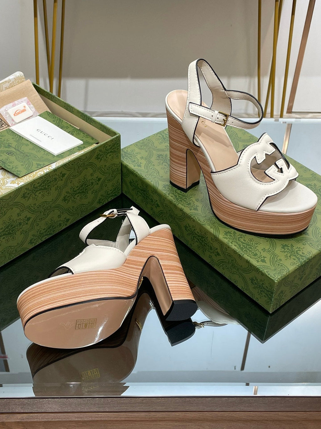 GUCCI 120 INTERLOCKING G SANDAL WHITE CALFSKIN