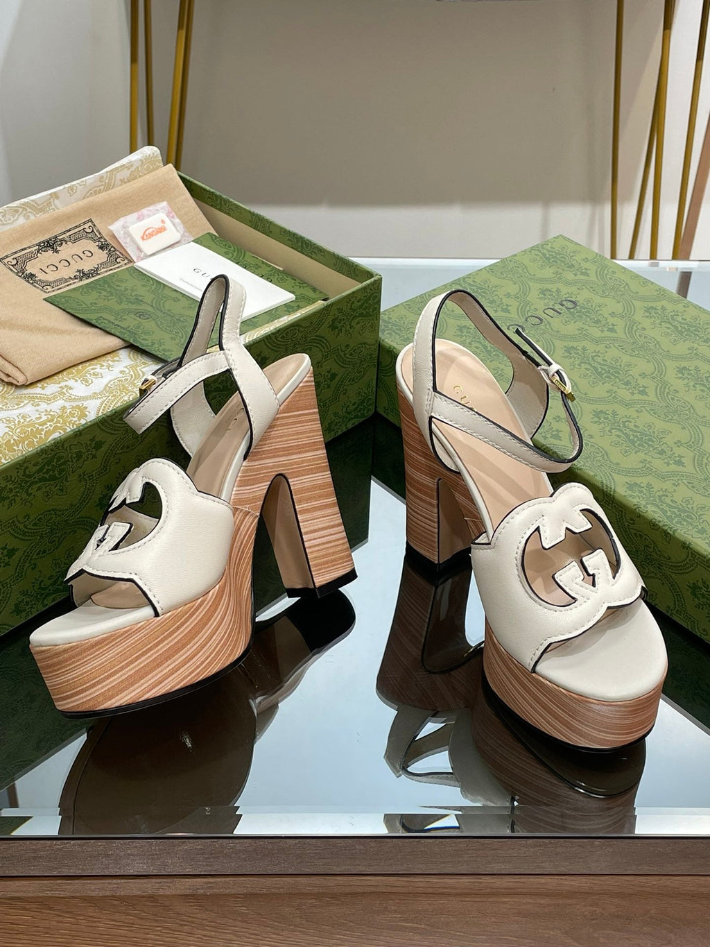 GUCCI 120 INTERLOCKING G SANDAL WHITE CALFSKIN
