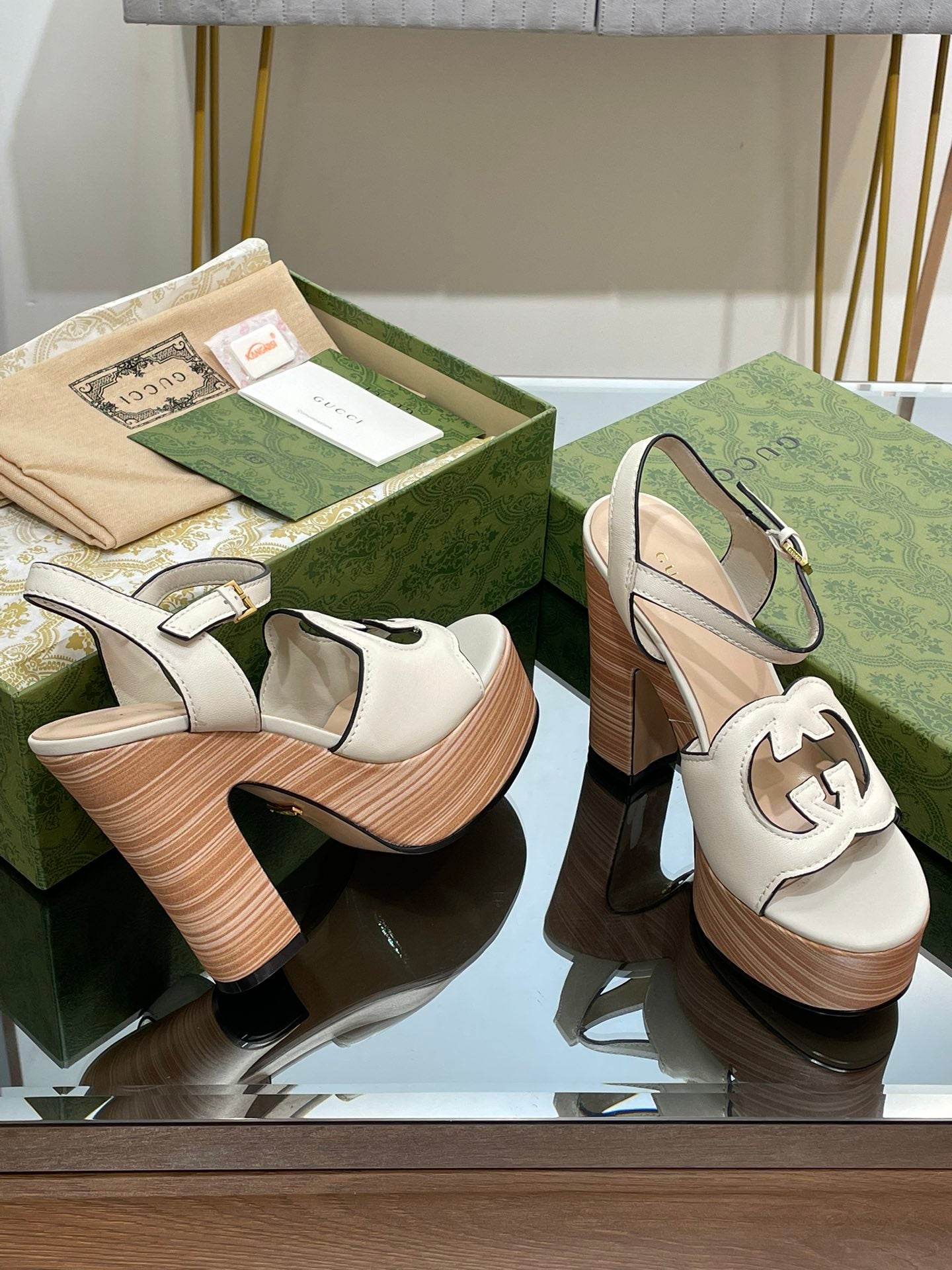 GUCCI 120 INTERLOCKING G SANDAL WHITE CALFSKIN