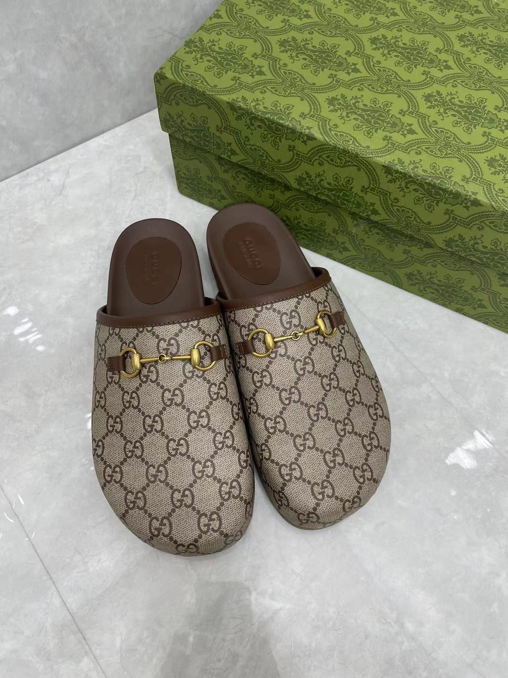 GUCCI MULE WITH GOLD HORSEBIT IN BEIGE AND EBONY MONOGRAM CANVAS