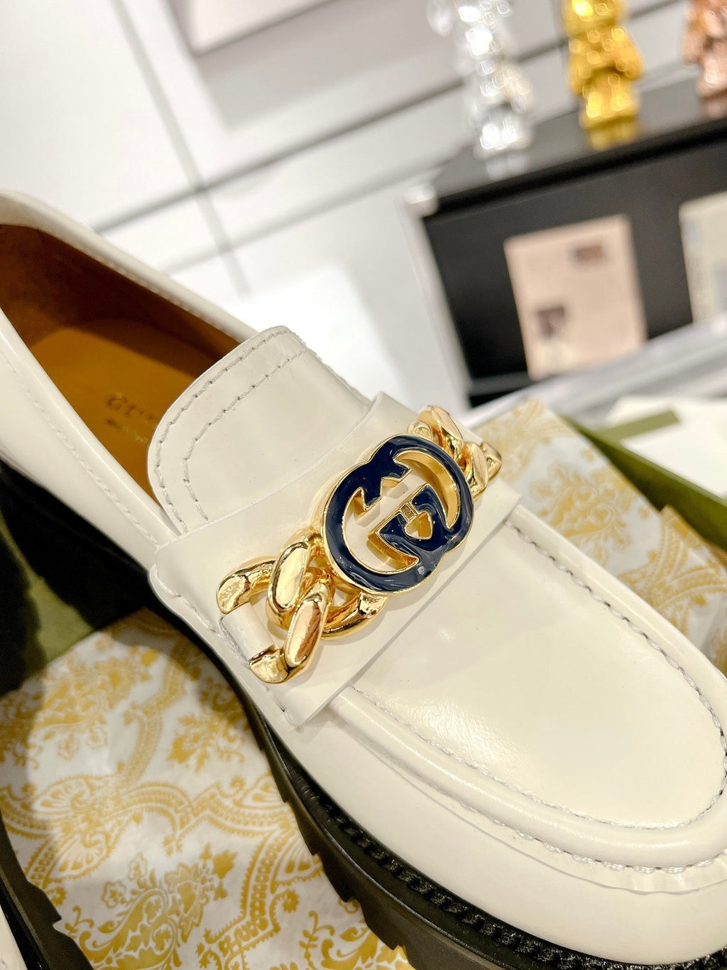 GUCCI LOAFER WITH CHAINS WHITE CALFSKIN