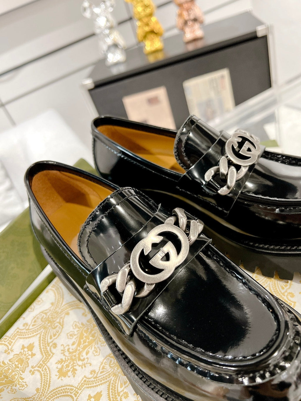 GUCCI LOAFER WITH CHAINS GLOSSY BLACK CALFSKIN