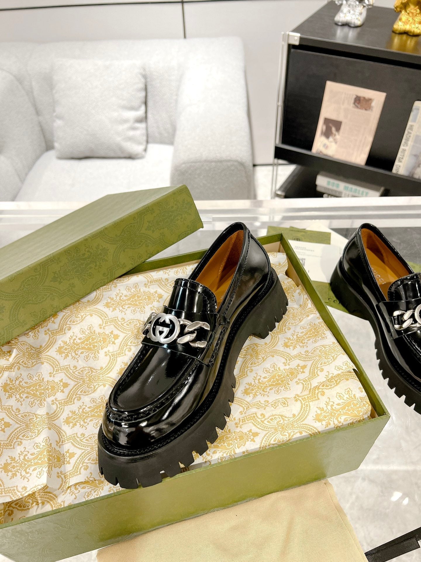 GUCCI LOAFER WITH CHAINS GLOSSY BLACK CALFSKIN