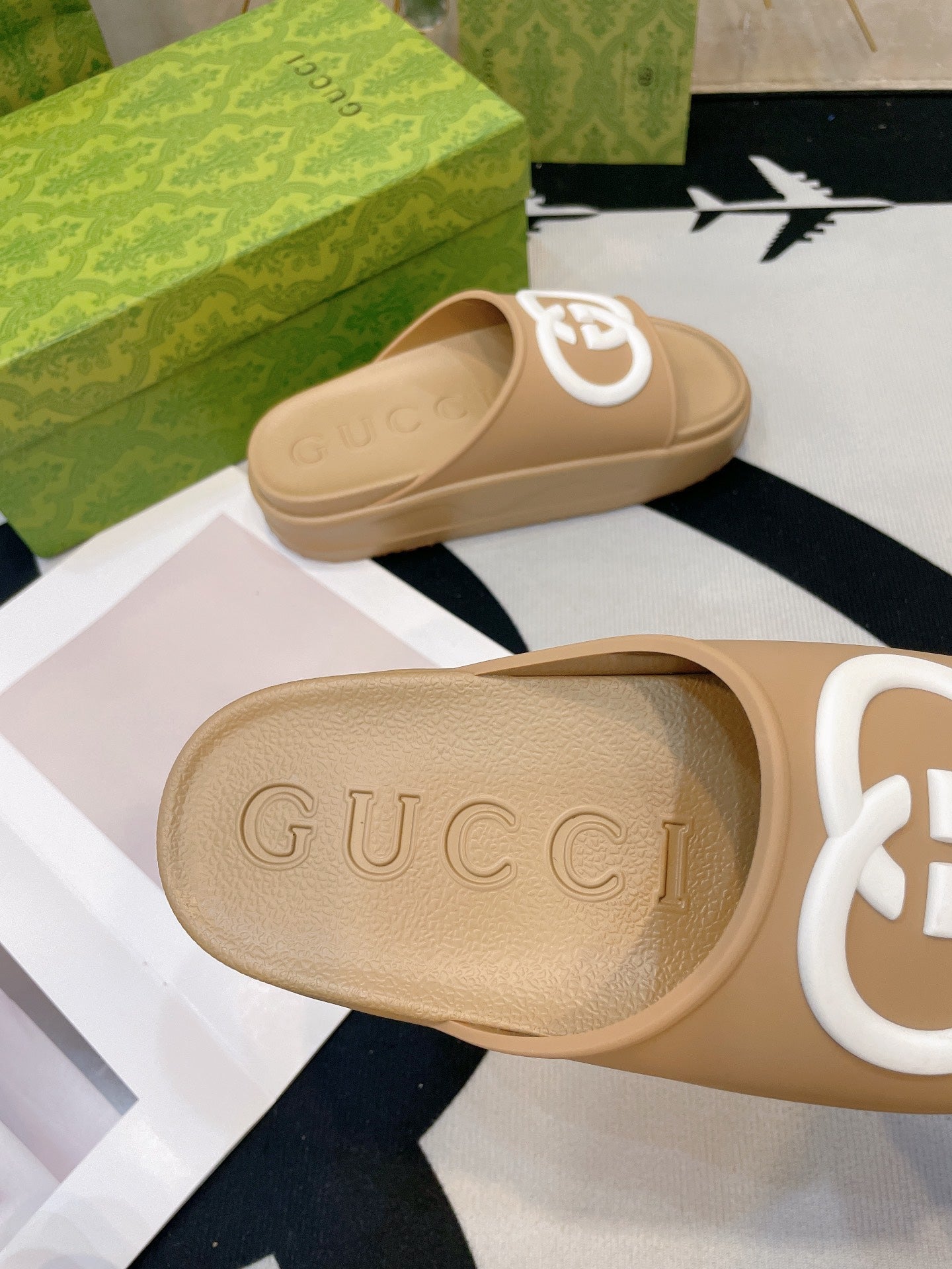 GUCCI INTERLOCKING G SLIDE SANDAL IN TORTILLA BROWN IMPORTED TPU