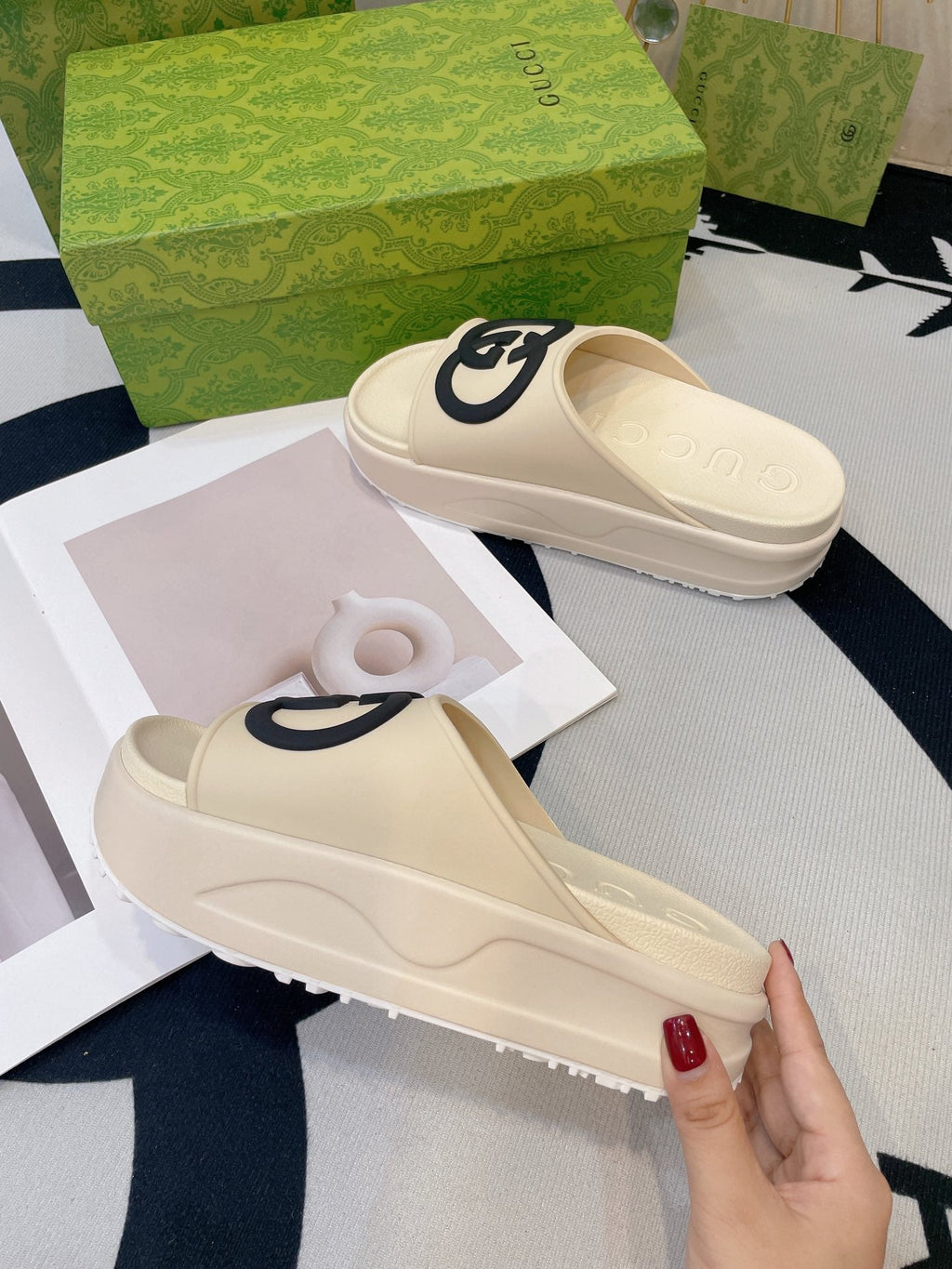 GUCCI INTERLOCKING G SLIDE SANDAL IN WHITE CREAM IMPORTED TPU