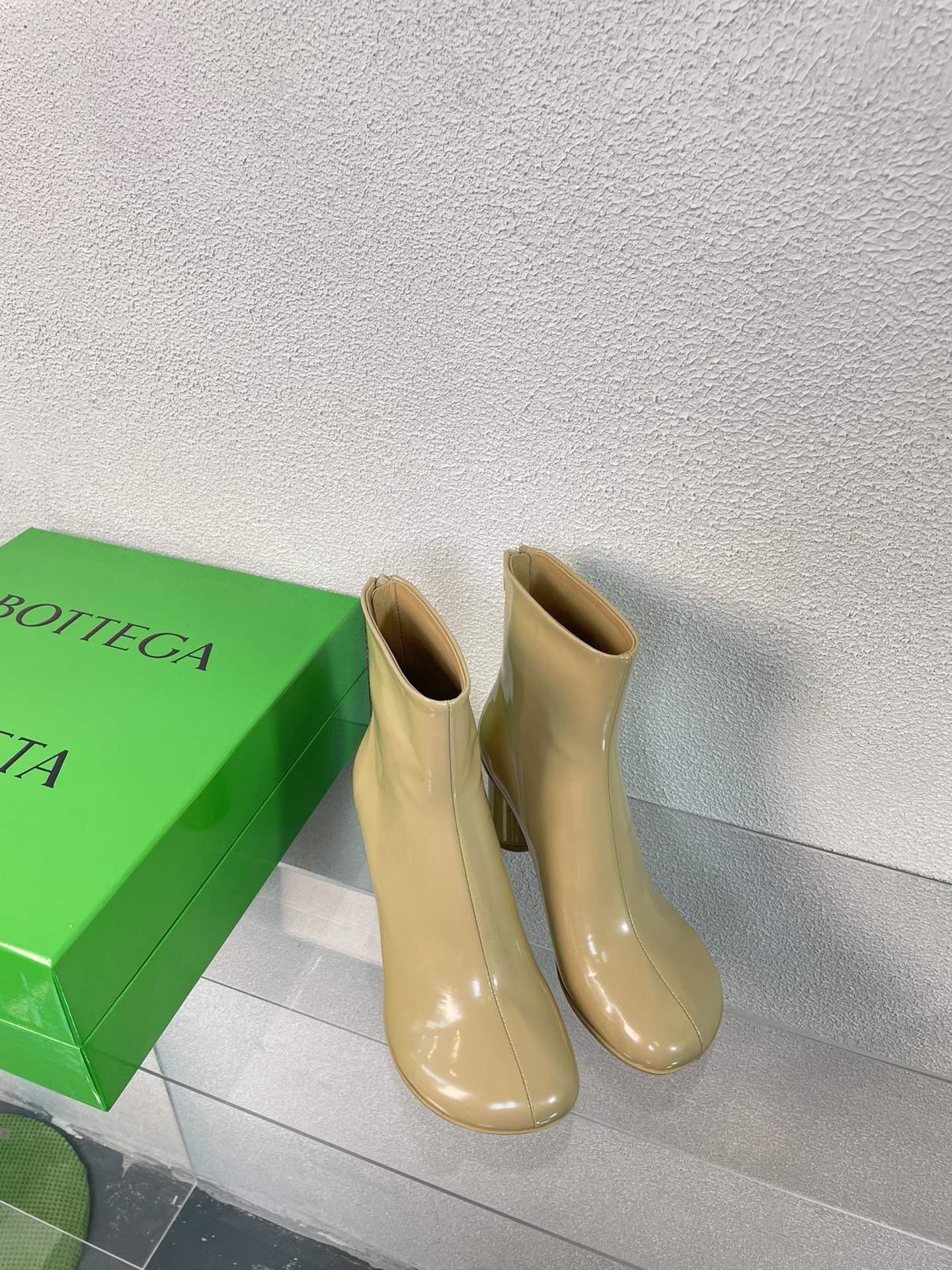 BOTTEGA VENETA ATOMIC ANKLE BOOT IN KHAKI TAN CALFSKIN 75 MM