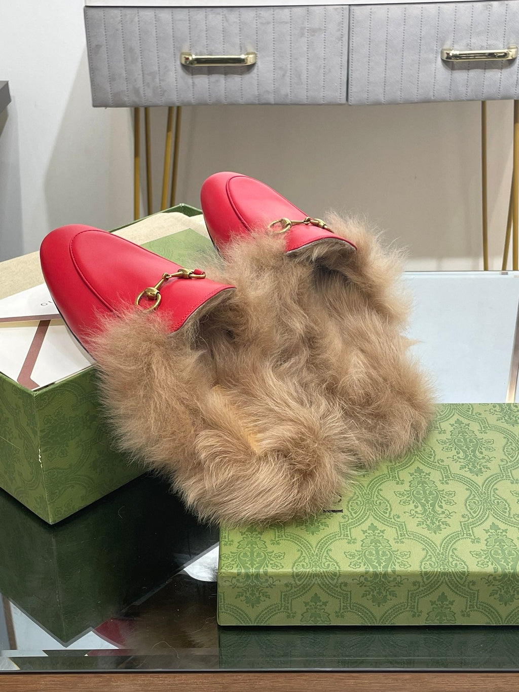 GUCCI HORSEBIT MULE IN CHERRY RED CALFSKIN AND LAMB WOOL LINING