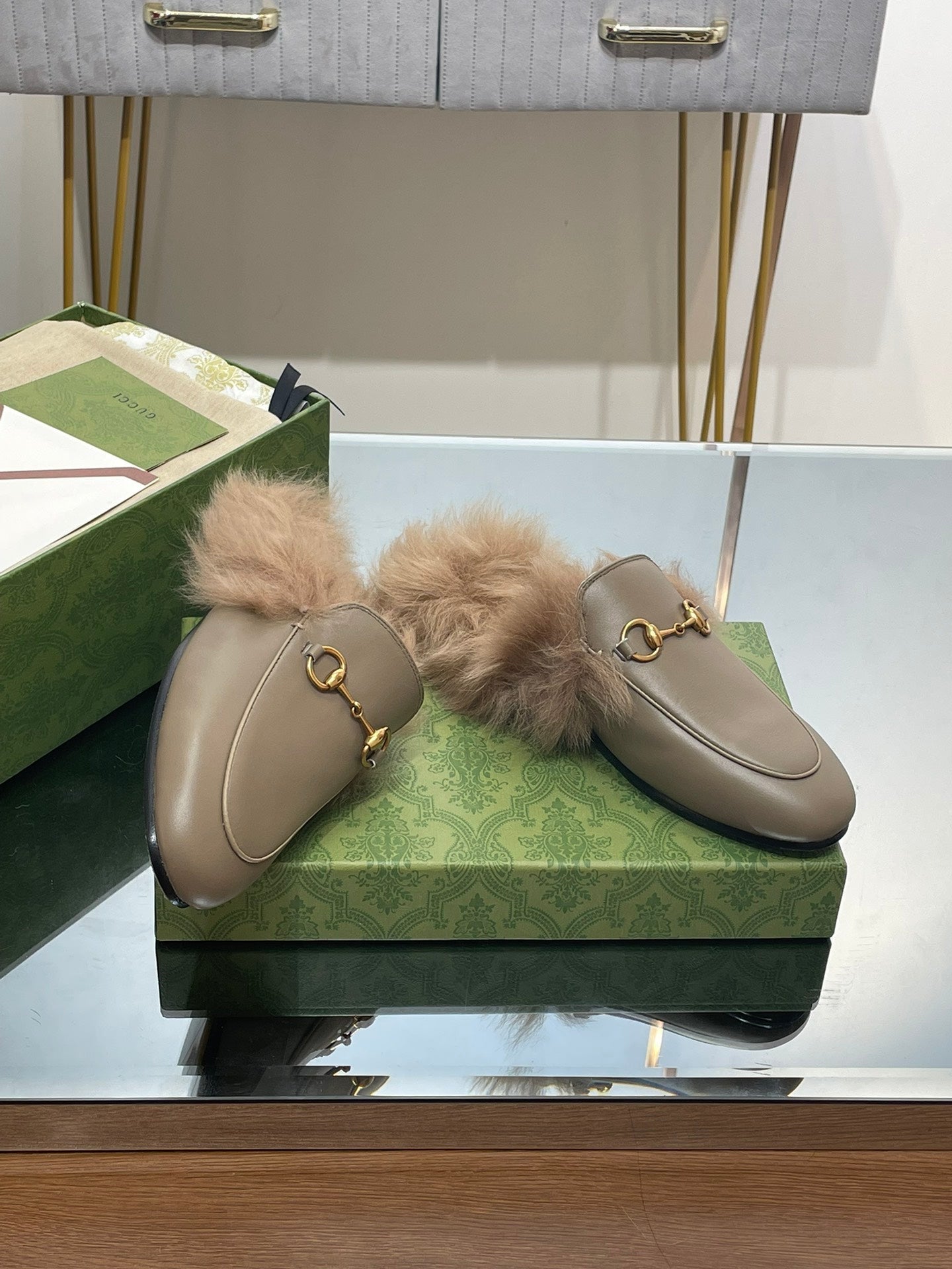 GUCCI HORSEBIT MULE IN PEANUT BROWN CALFSKIN AND LAMB WOOL LINING