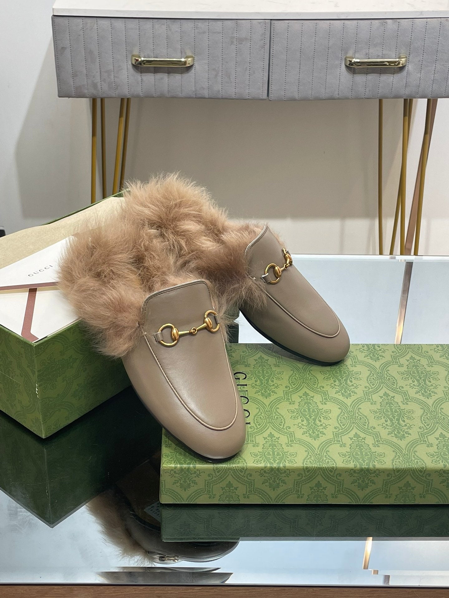 GUCCI HORSEBIT MULE IN PEANUT BROWN CALFSKIN AND LAMB WOOL LINING